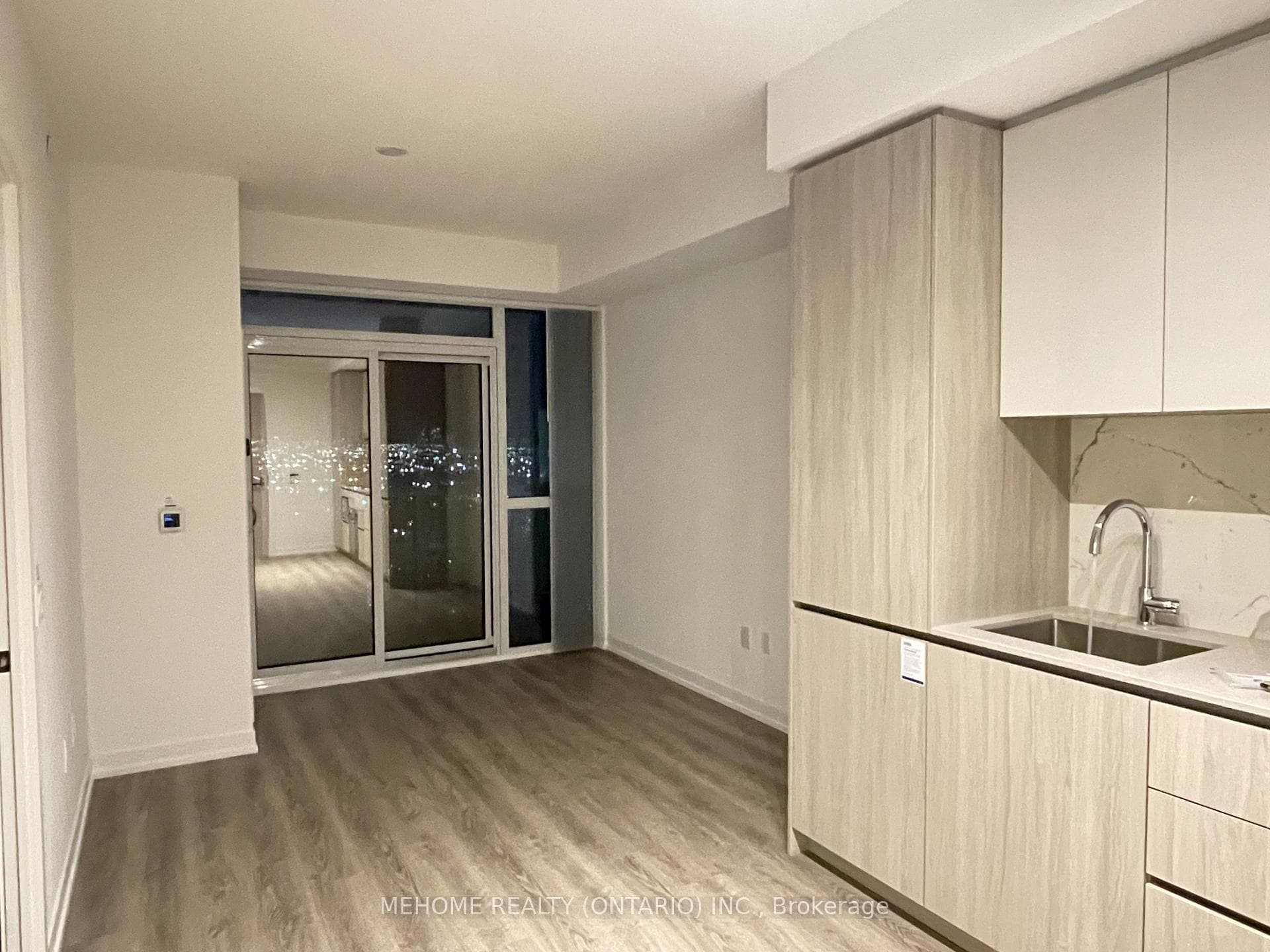 8 Interchange Way Unit 1903 photo 7