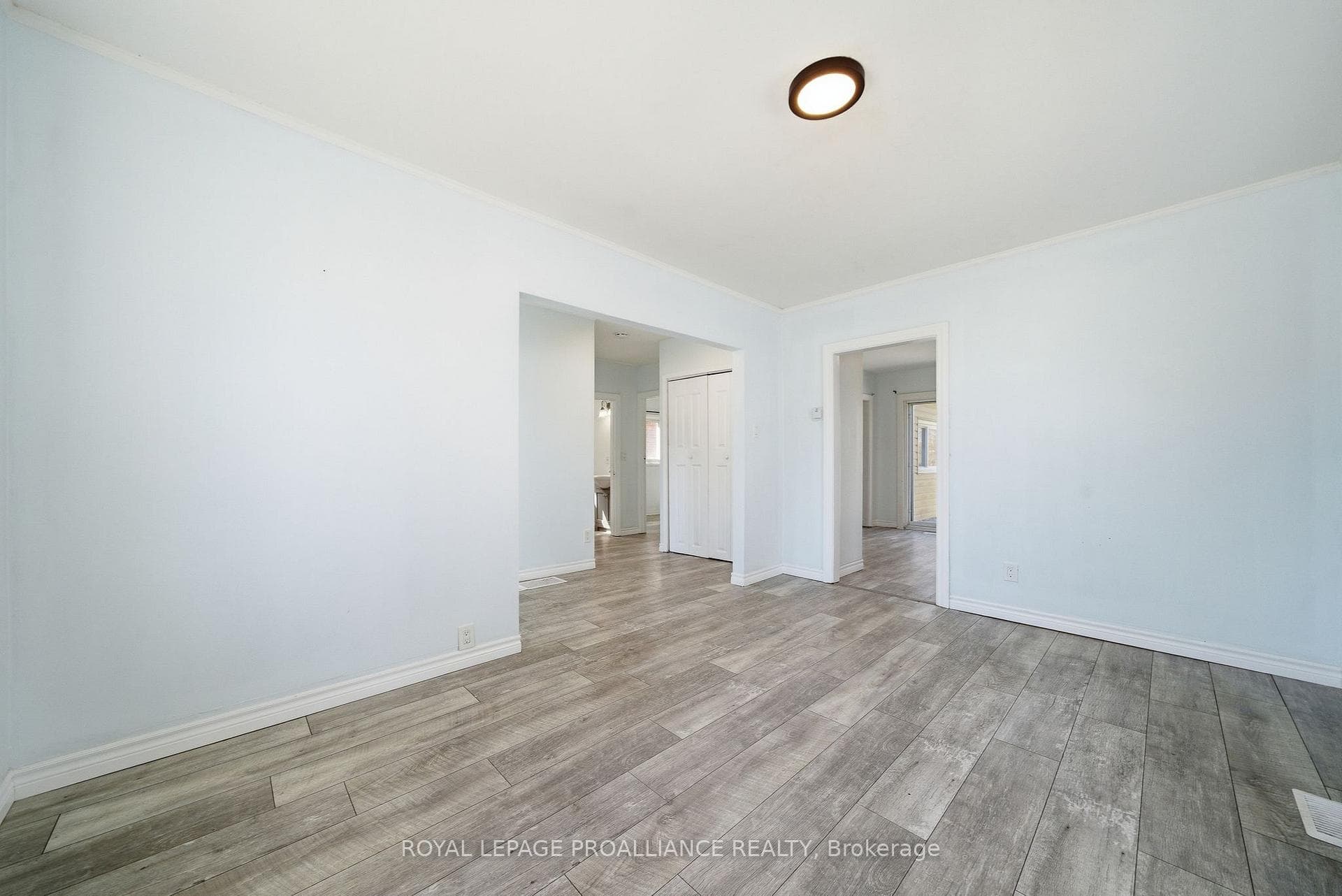 38 Oak Street photo 12