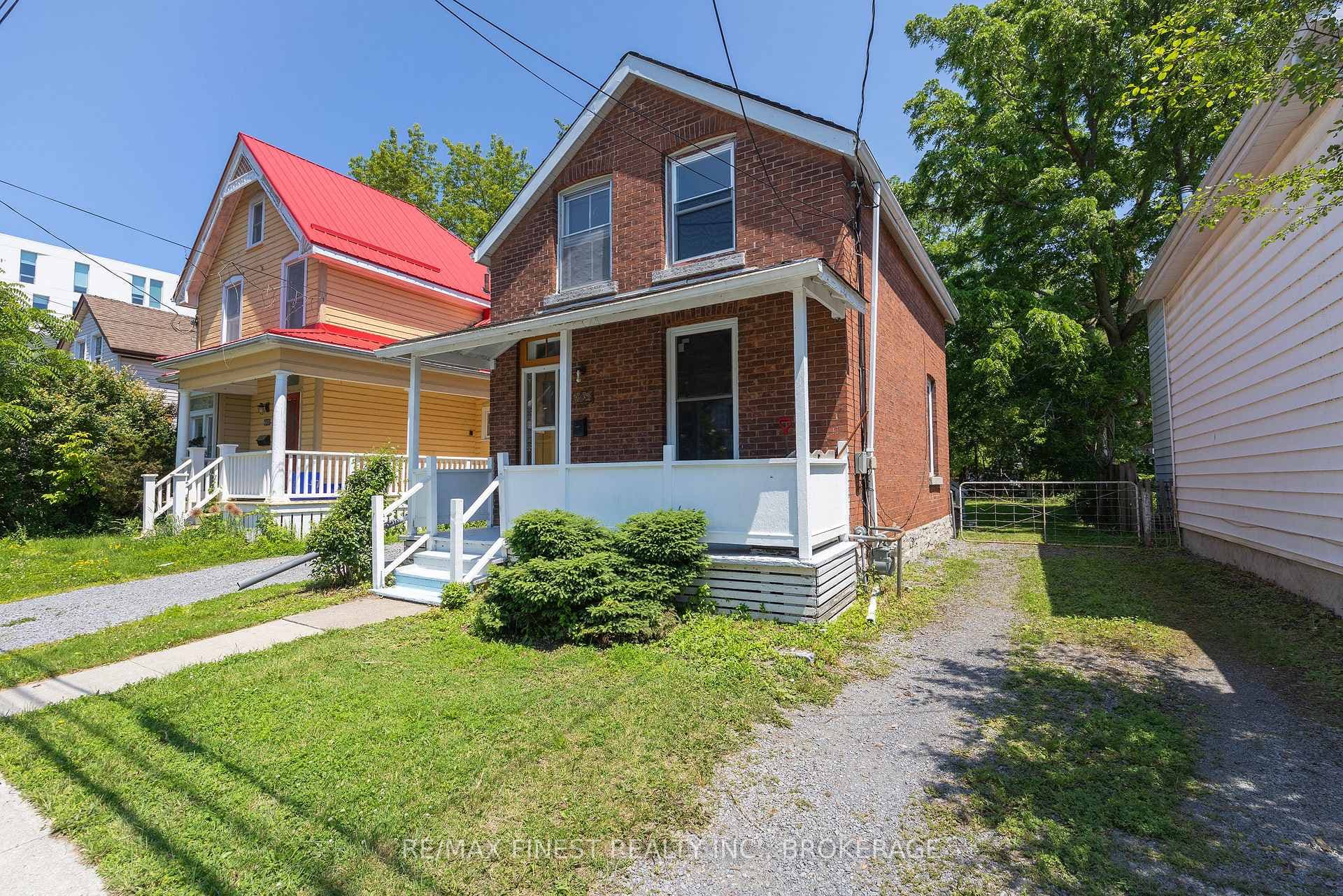 445 Albert Street photo 3