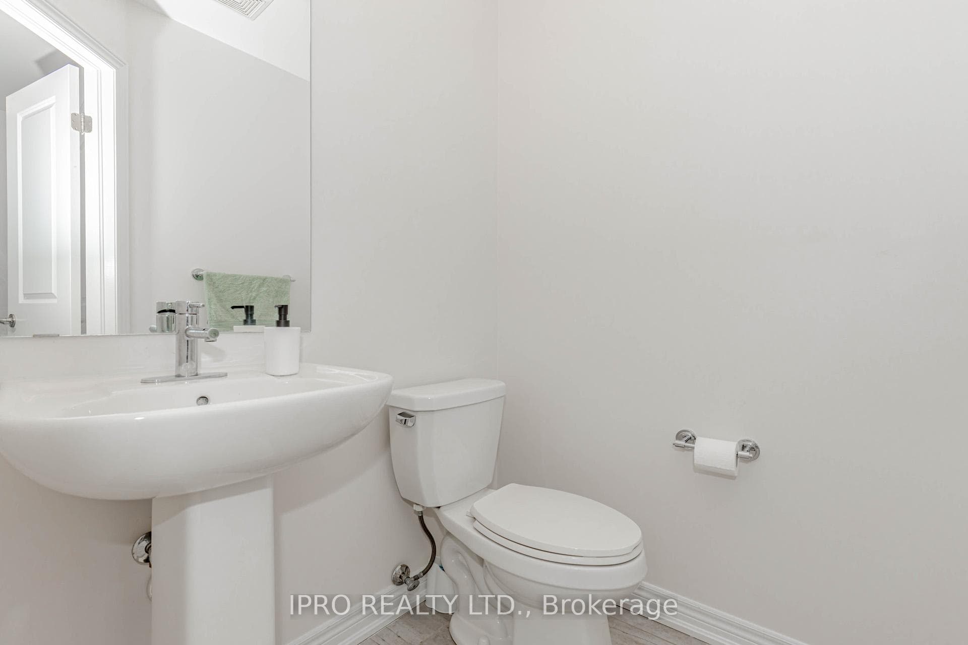376 Hardwick Common Drive photo 32