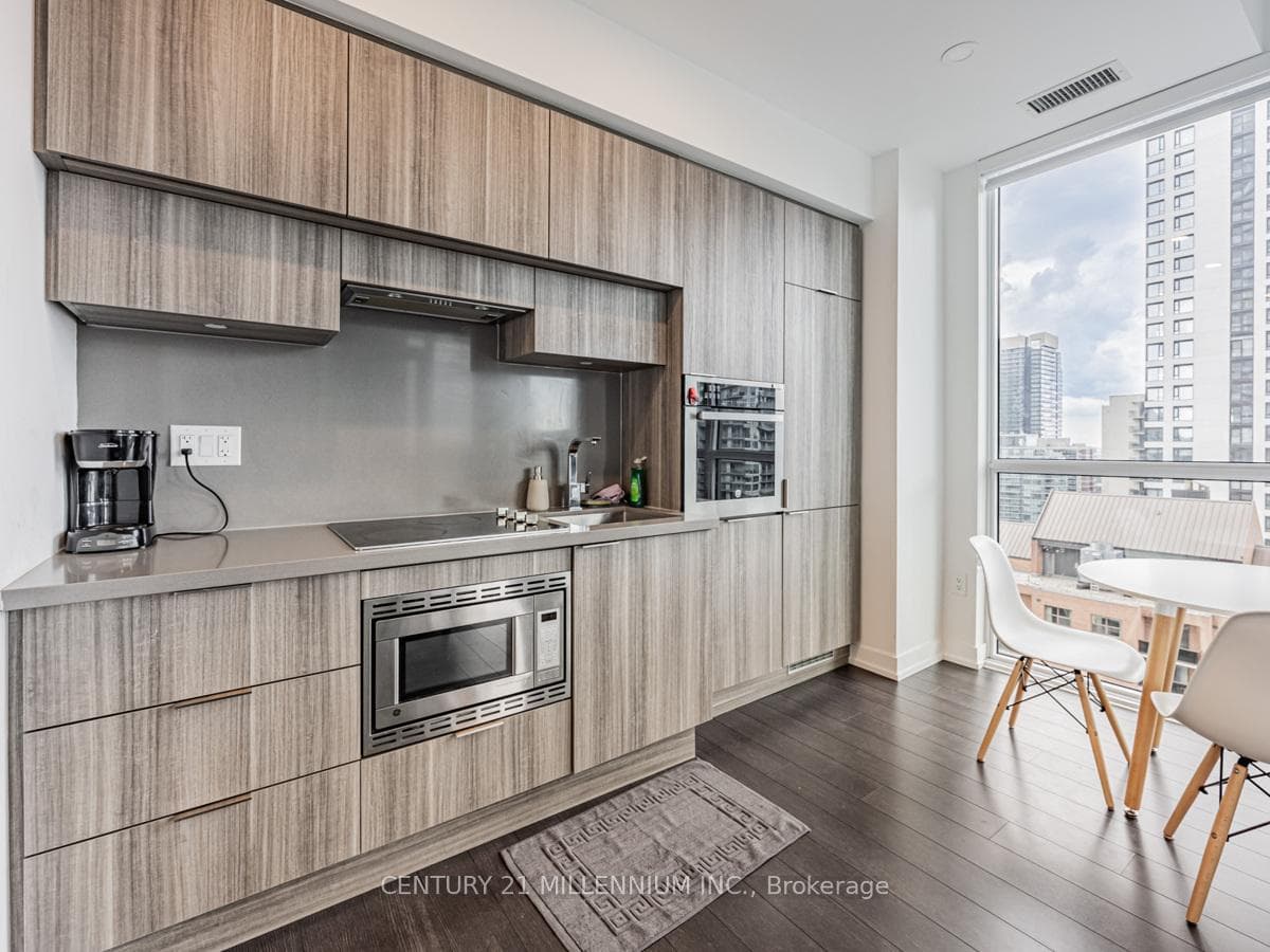 39 Roehampton Avenue Unit 1203 photo 6