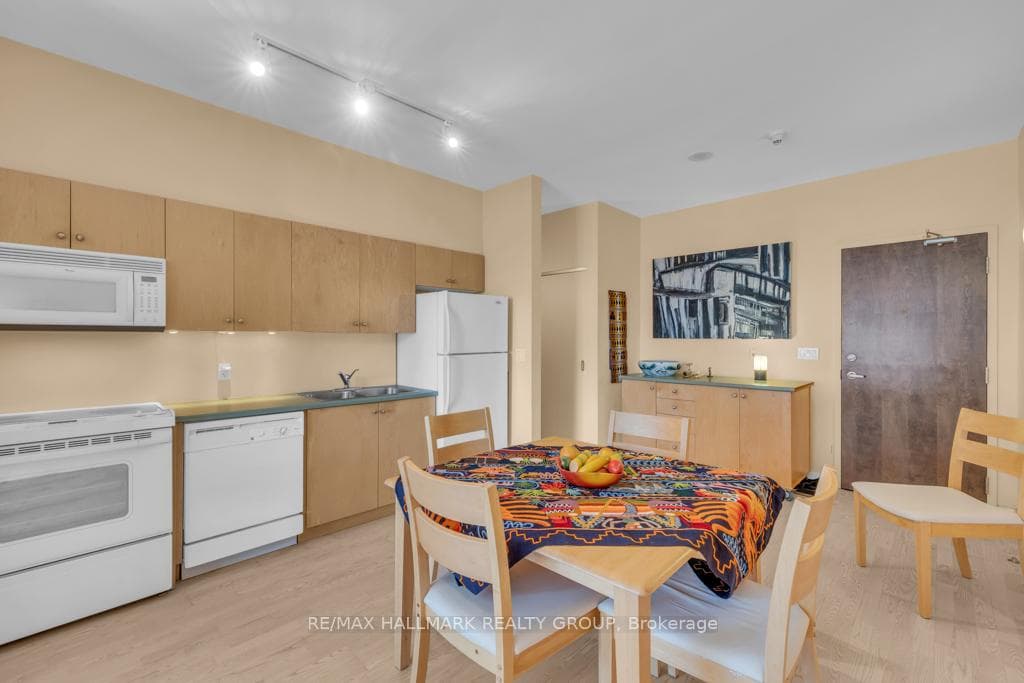 383 CUMBERLAND Street Unit 610 photo 14