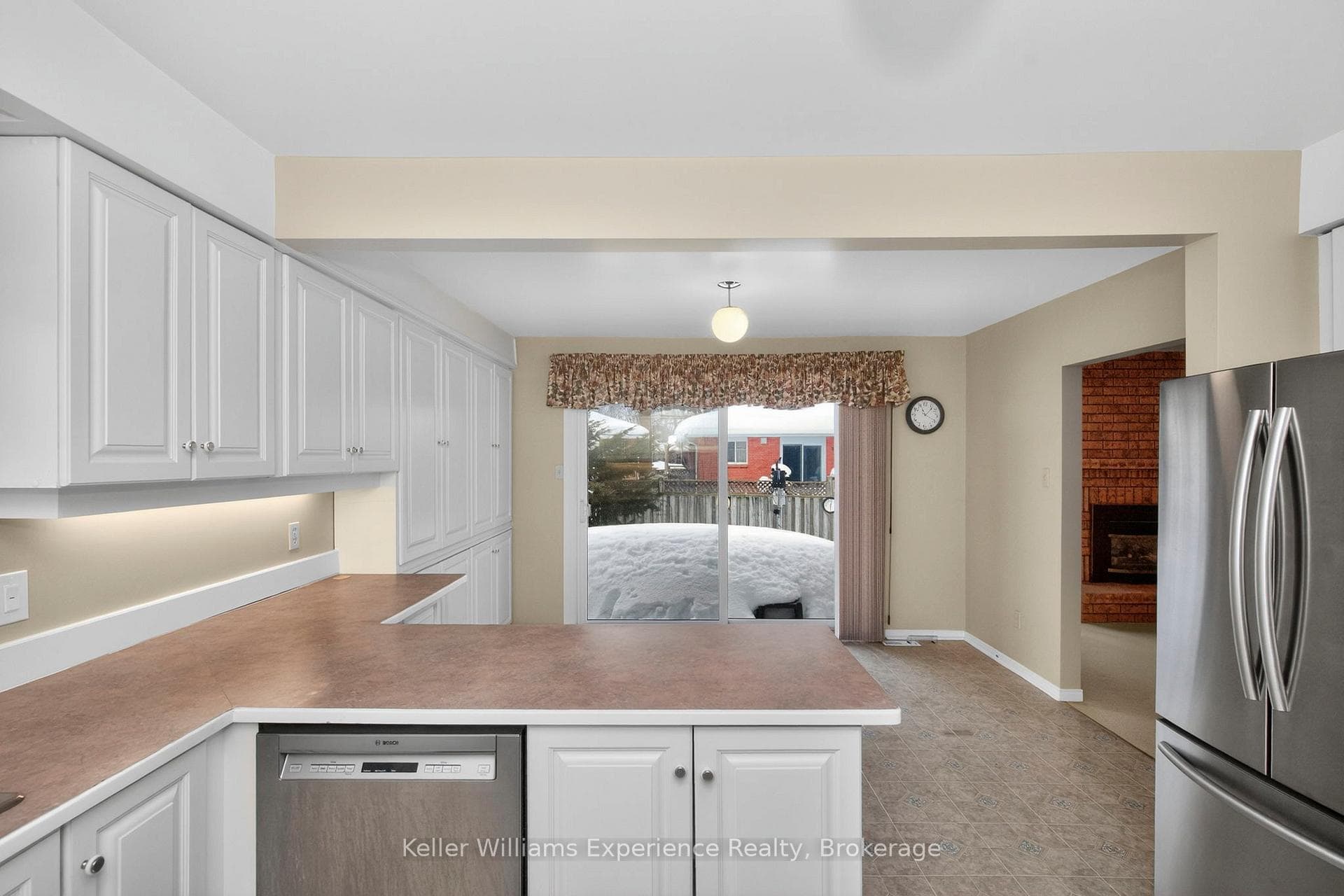 943 Playfair Road photo 7