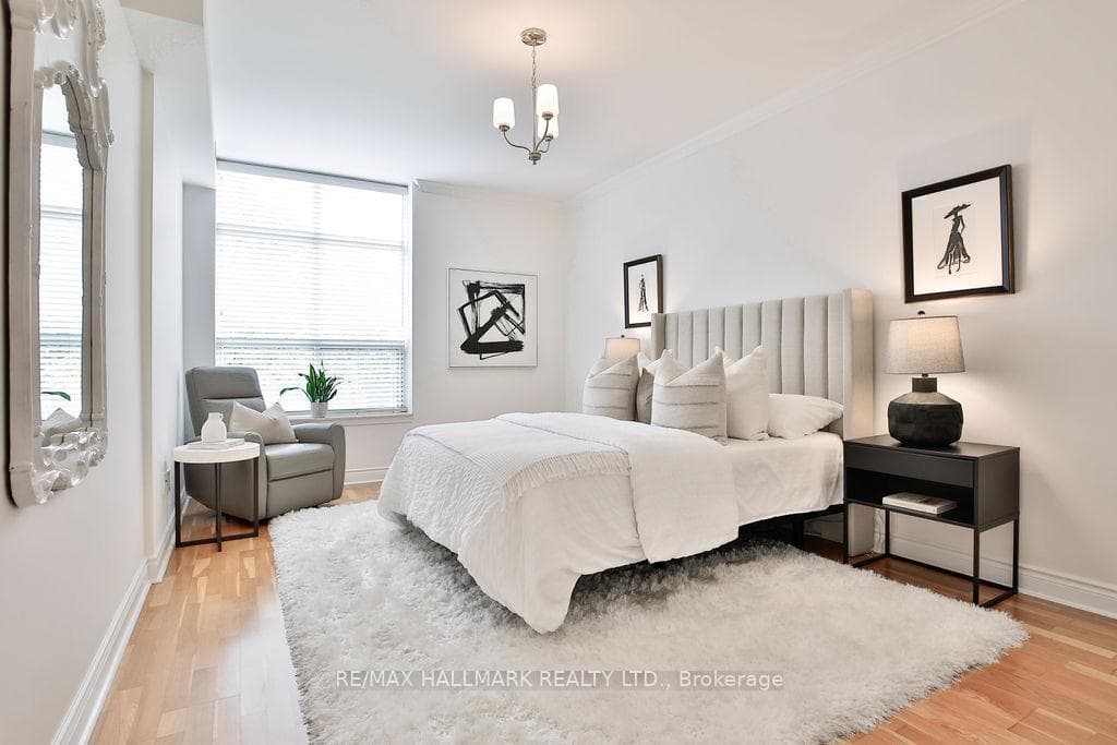 2511 Bloor Street Unit 203 photo 25