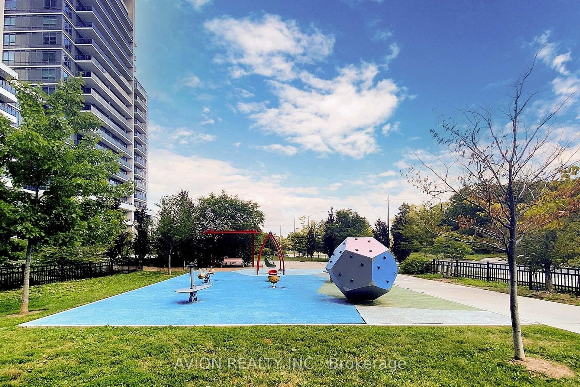 7171 Yonge Street Unit 2409 photo 32