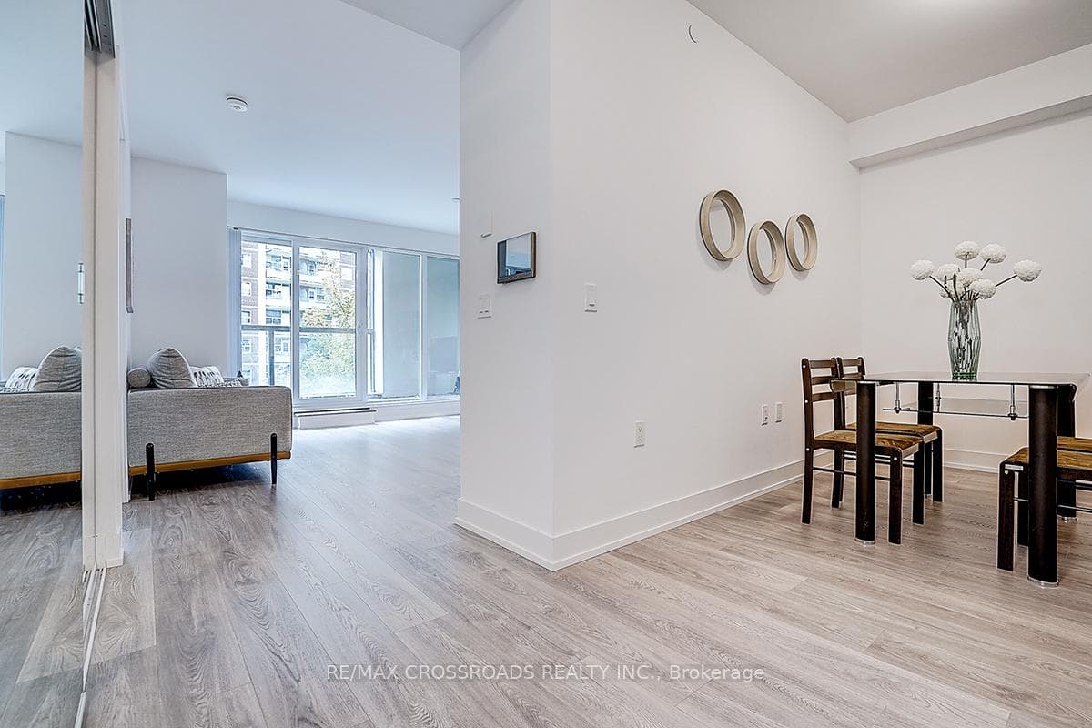 585 Bloor Street Unit 219 photo 21