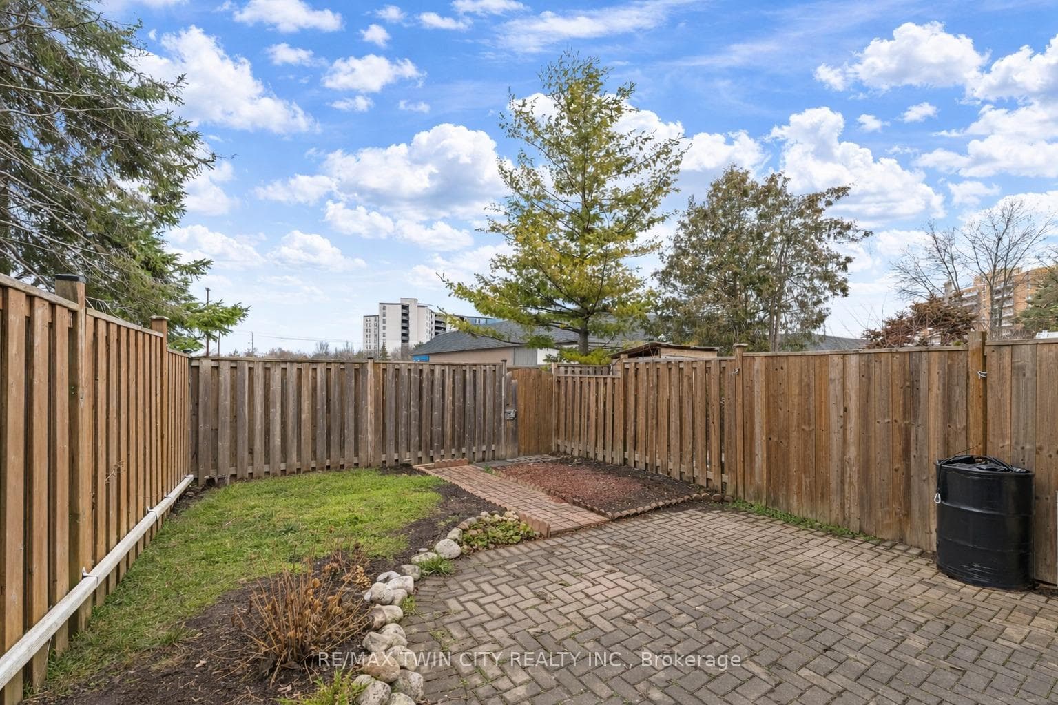 86 Overlea Drive photo 40