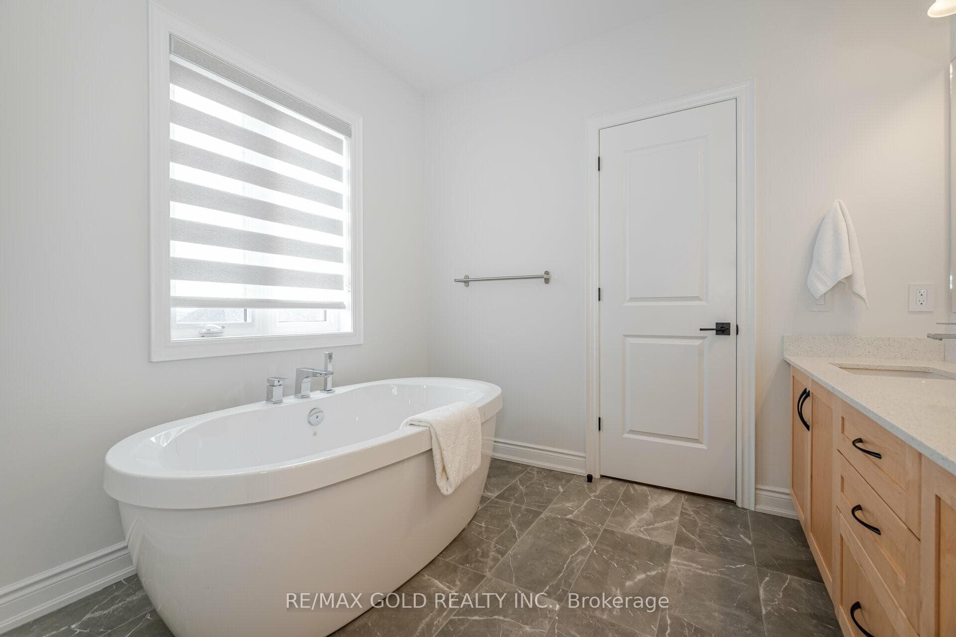 121 Raspberry Ridge Avenue photo 17