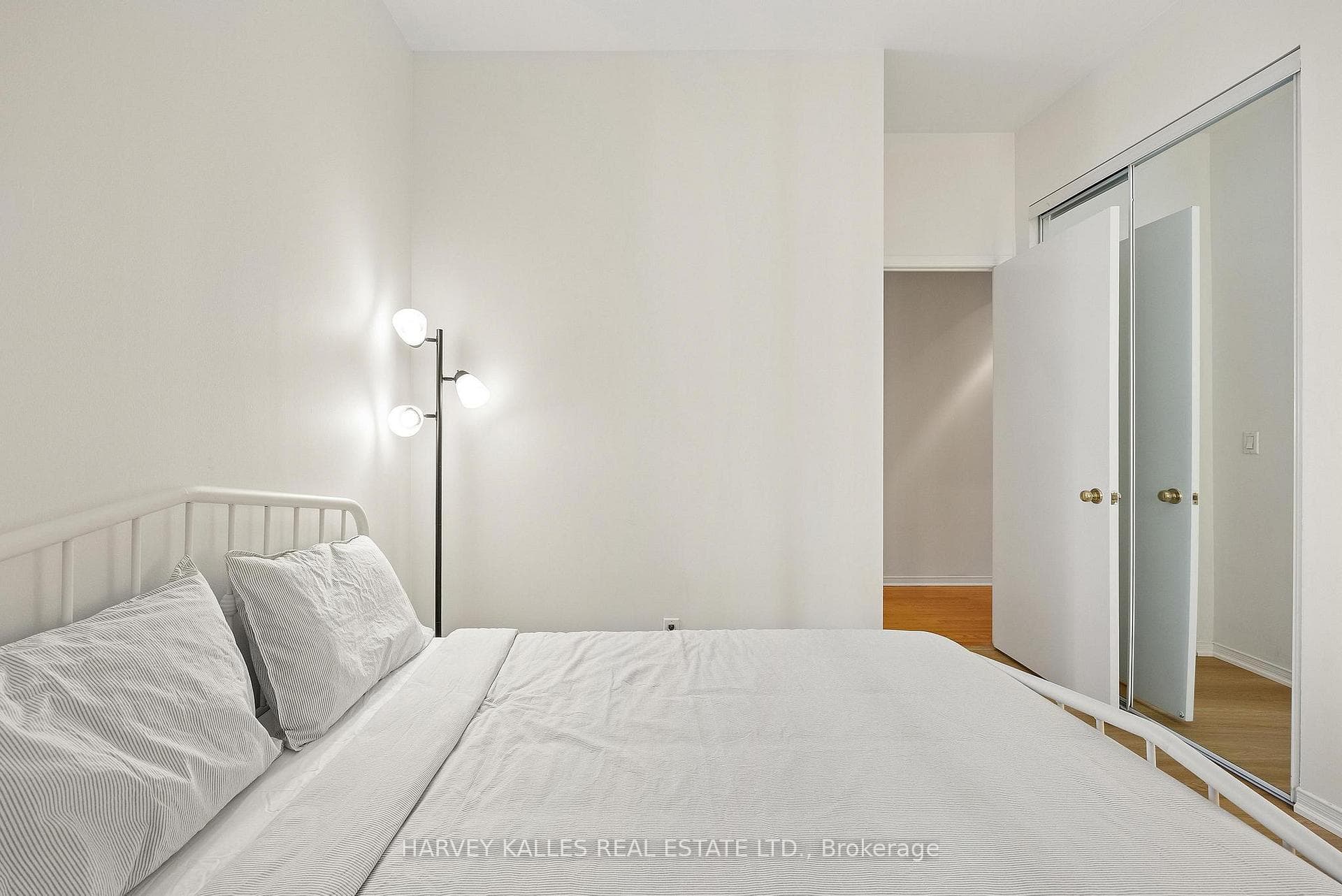 7 King Street Unit 1206 photo 16