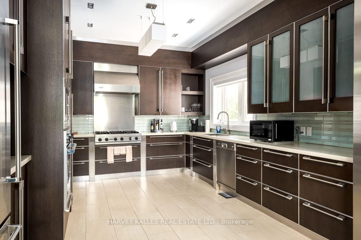 562 Bedford Park Avenue photo 7