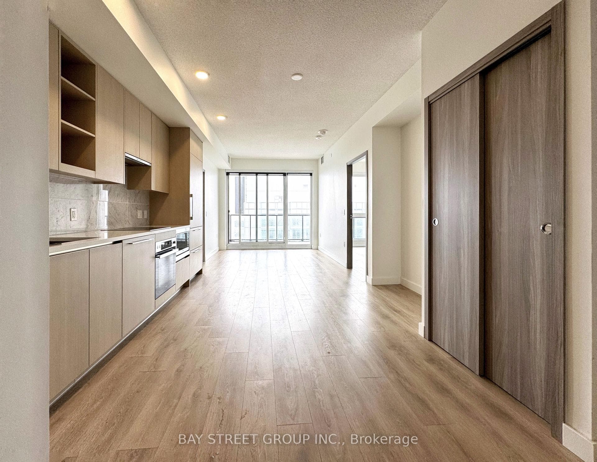 85 Mcmahon Drive Unit 3605 photo 4