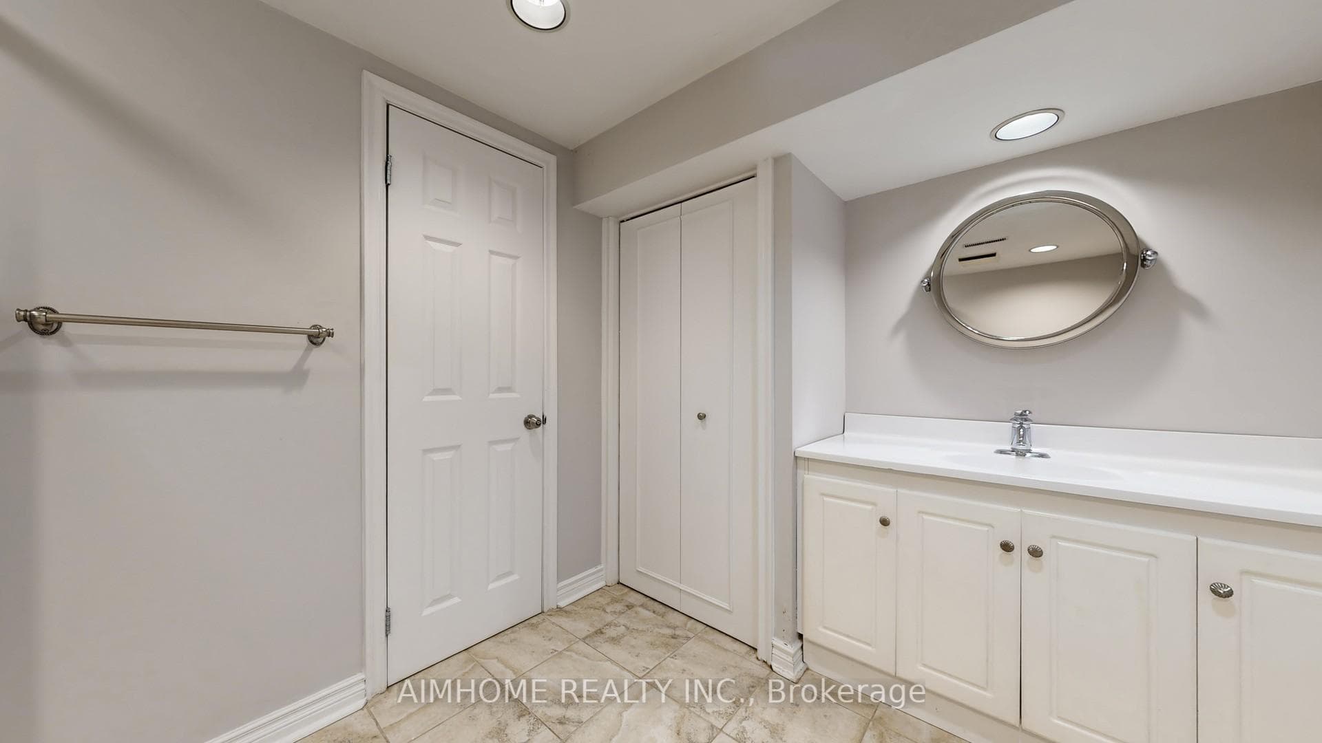 131 Castle Crescent photo 40