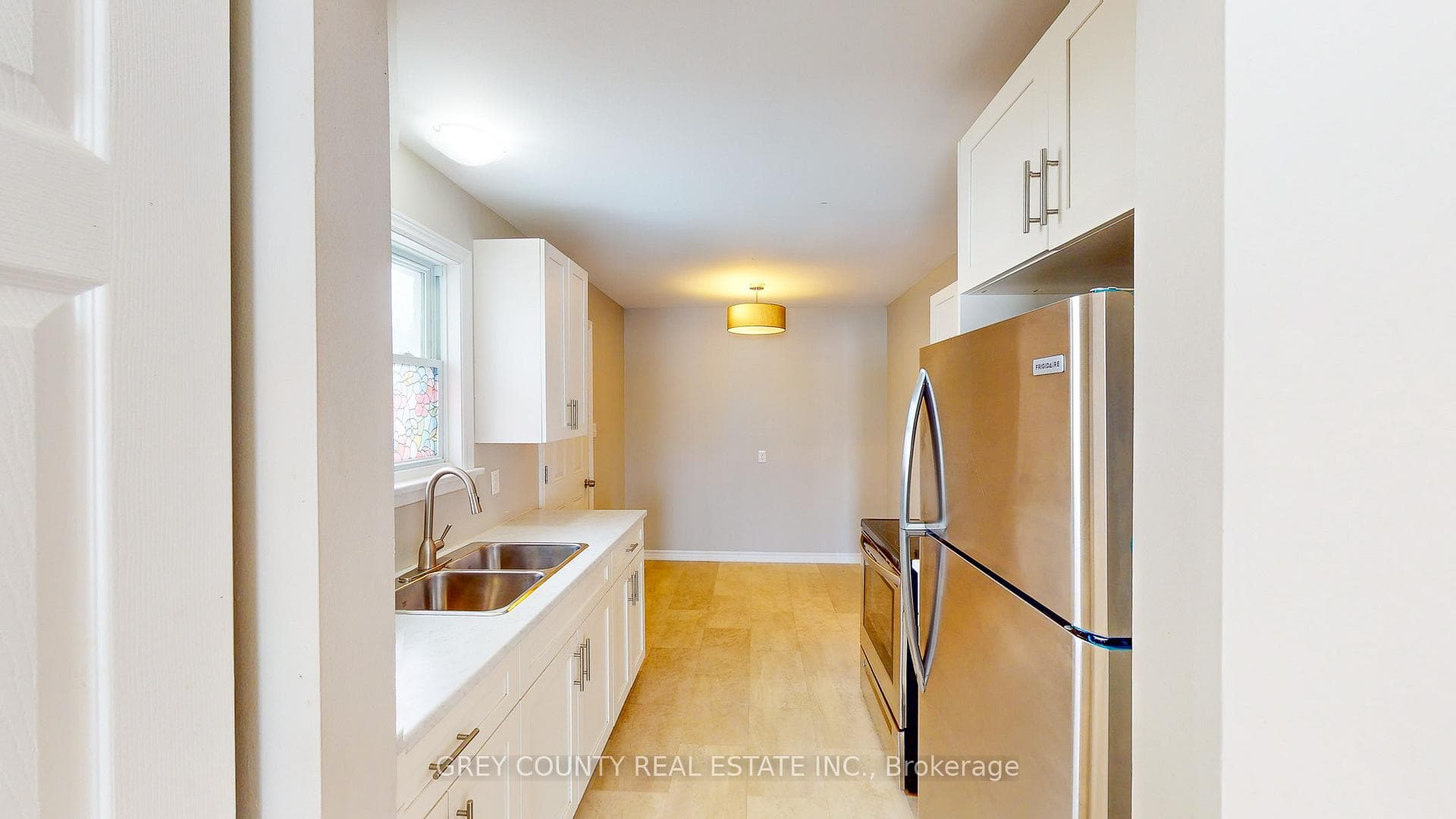 241 Simon Street photo 8