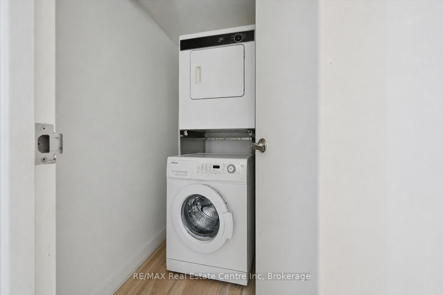 155 HILLCREST Avenue Unit 302 photo 13