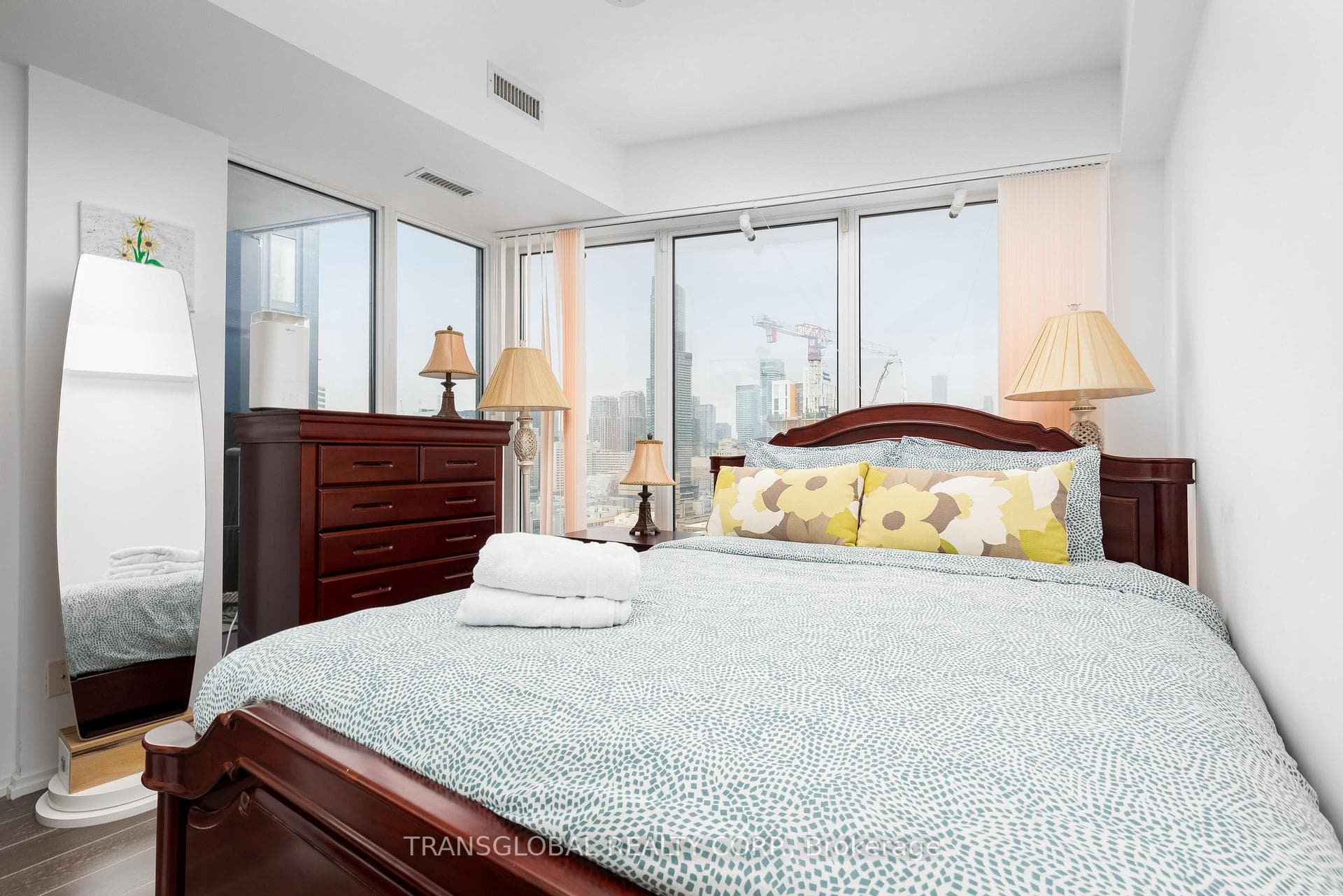 68 Shuter Street Unit 2808 photo 10