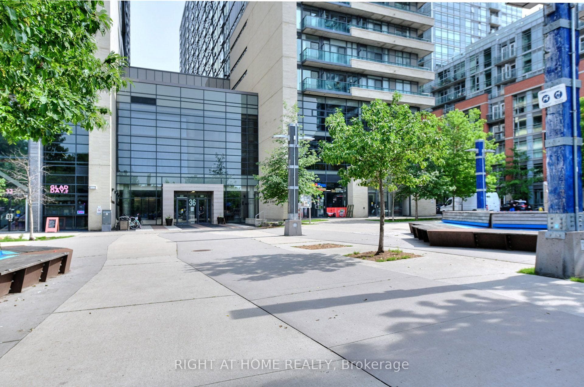 36 Lisgar Street Unit 1511 photo 2