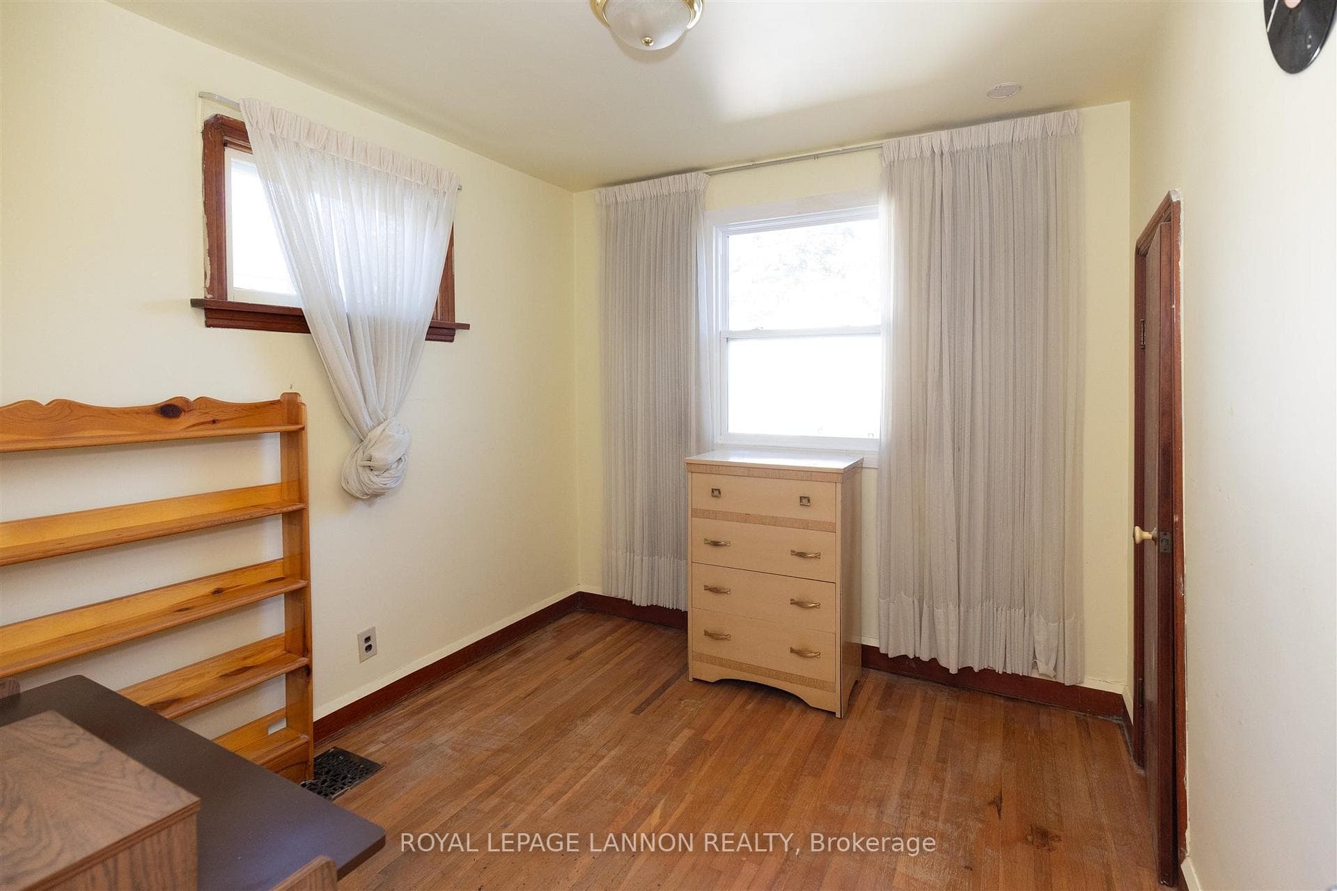 254 Egan Street photo 8