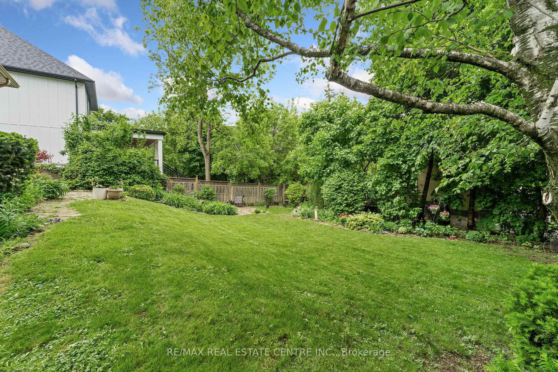 12 Ewing Street photo 30