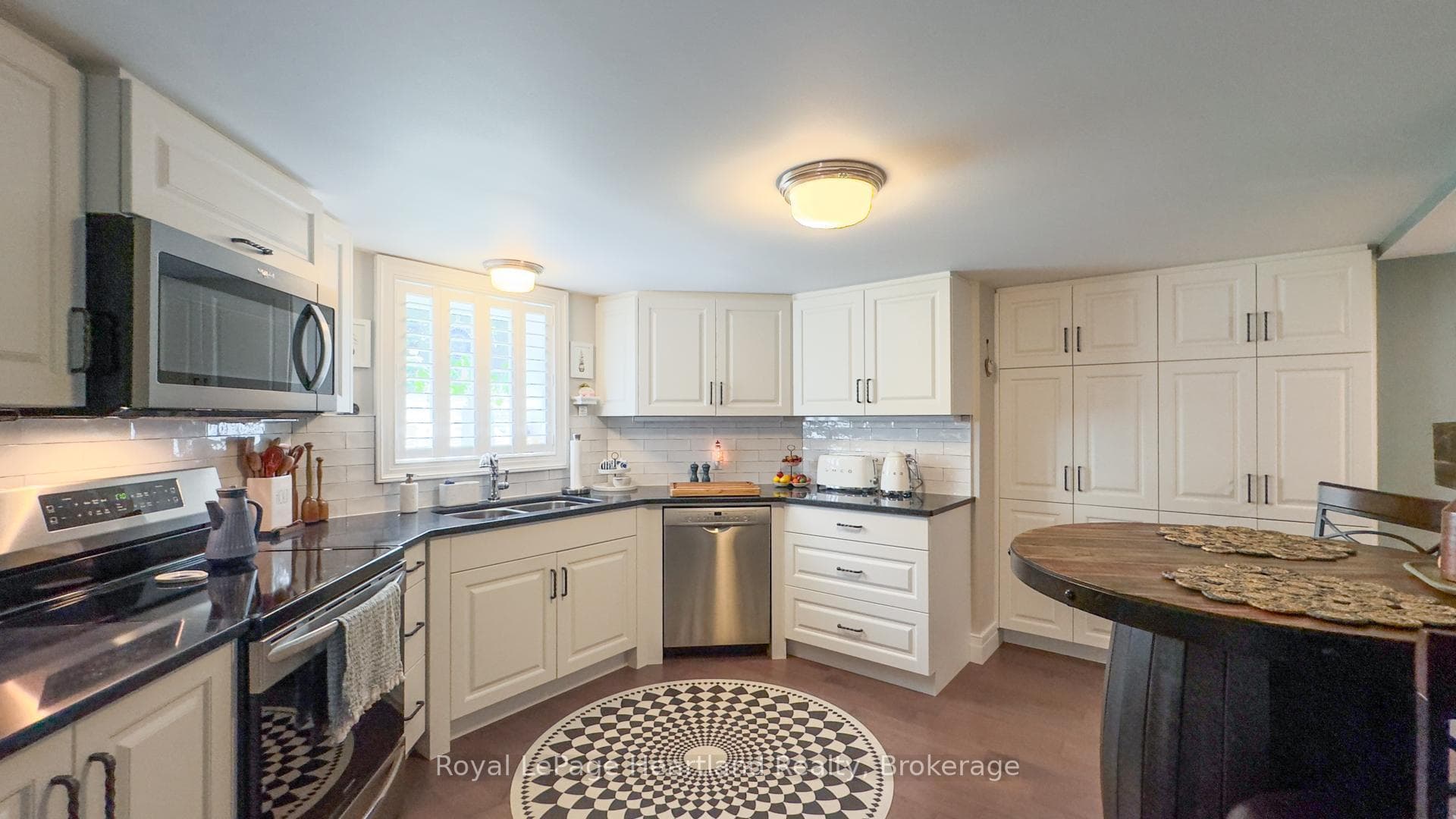 5 COBOURG Street Unit 100 photo 19