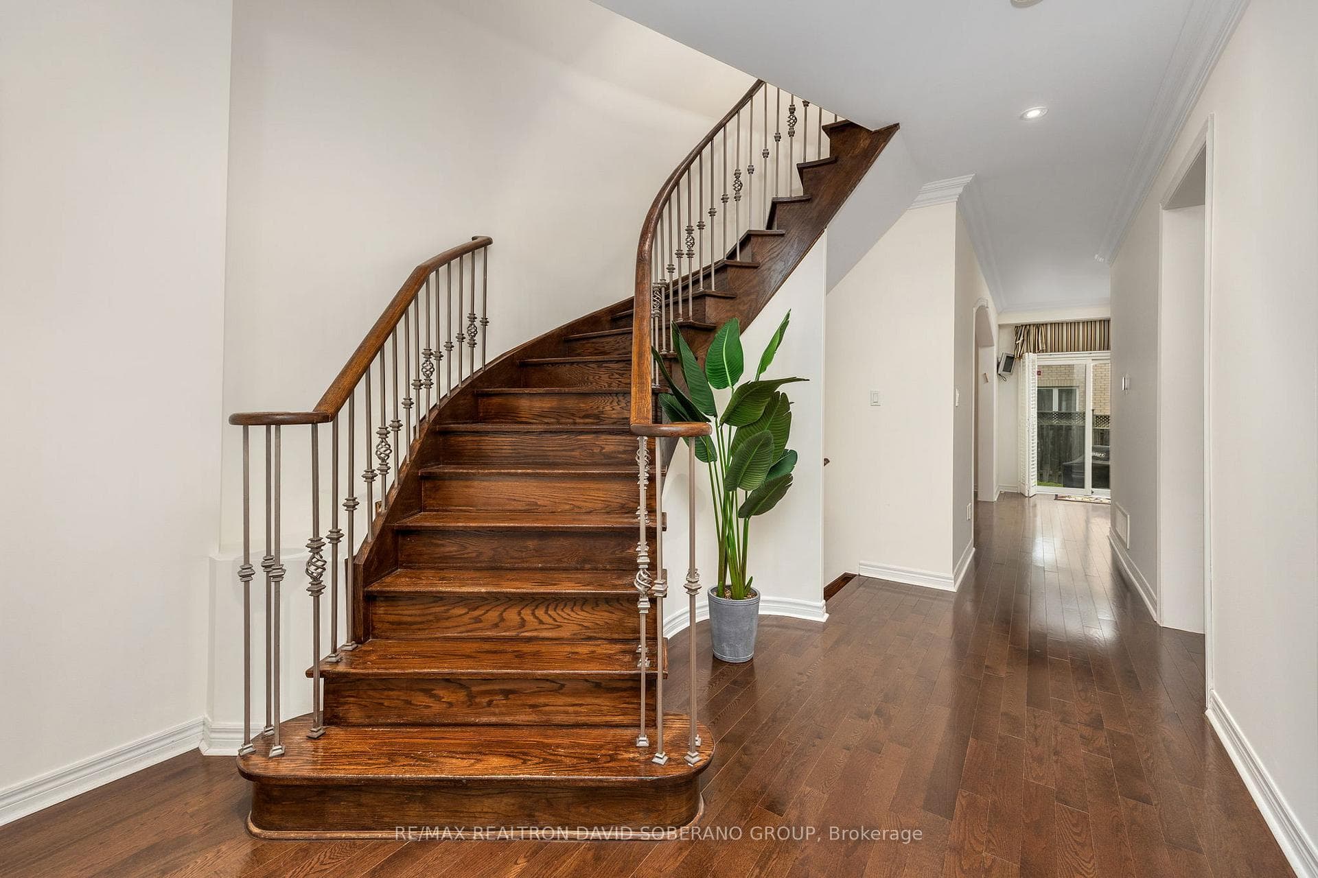 26 Chopin Boulevard photo 10