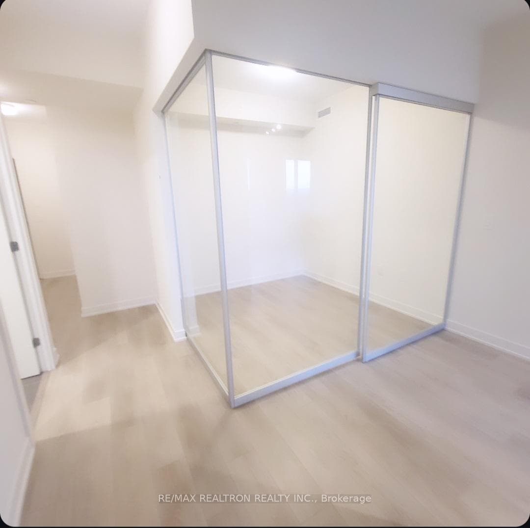 212 King William Street Unit 1317 photo 16