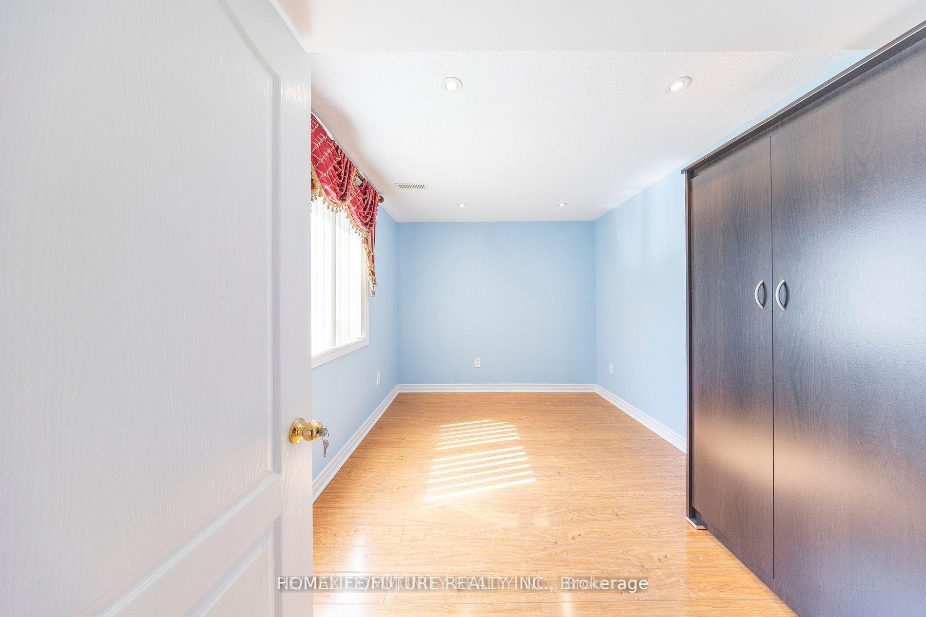 70 Lampman Drive photo 12