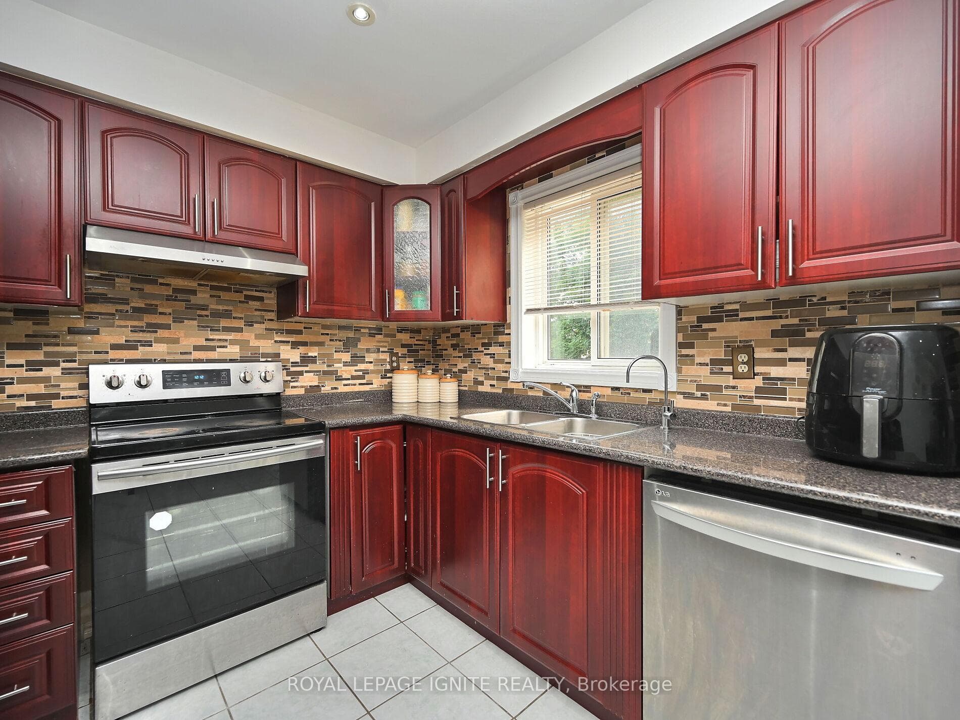 1466 Emerson Lane photo 16