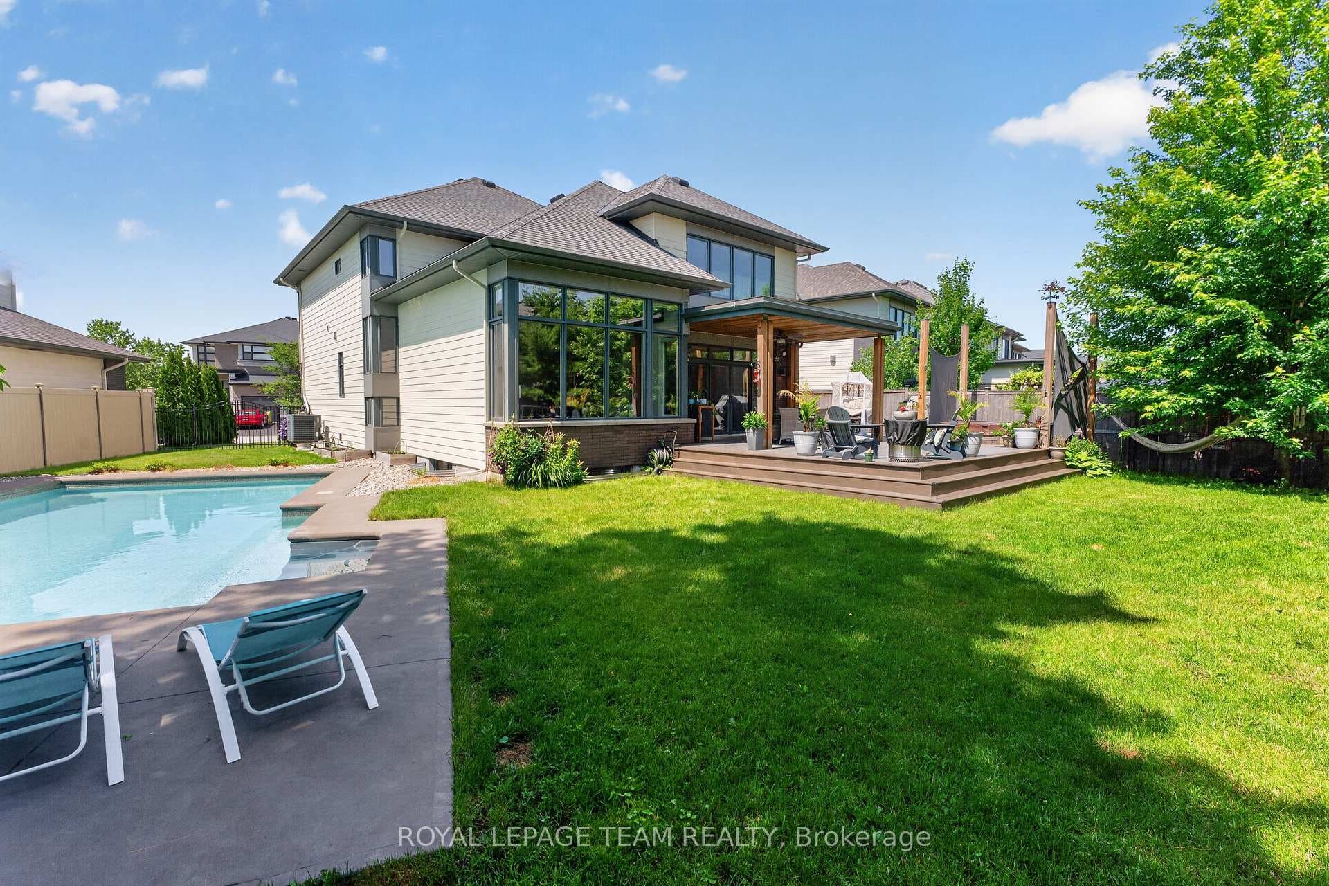 252 Sunnyridge Crescent photo 42