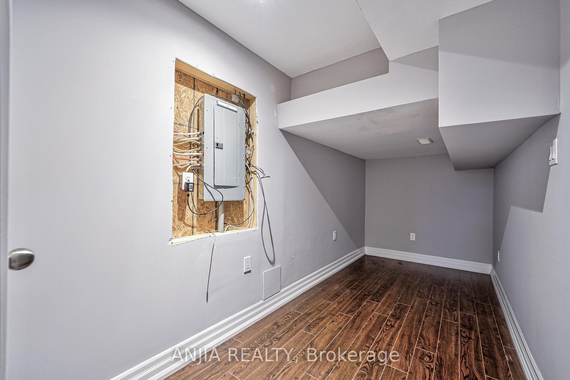 220 Sandale Road photo 34