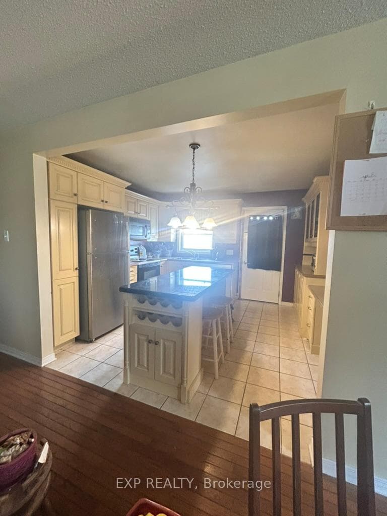 468 Gillan Road photo 3