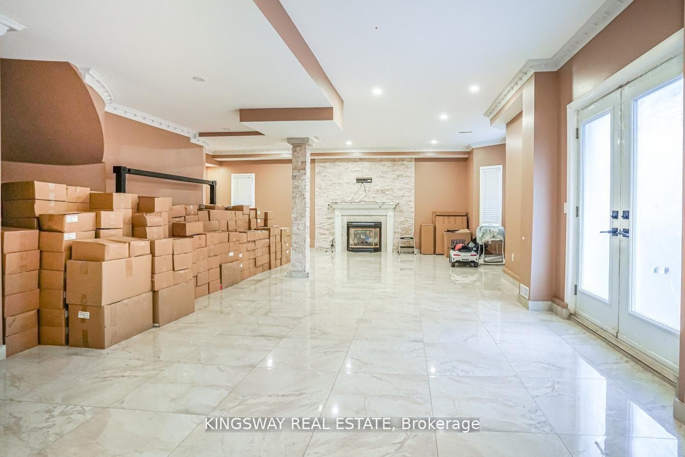 5969 RAYSHAW Crescent photo 40