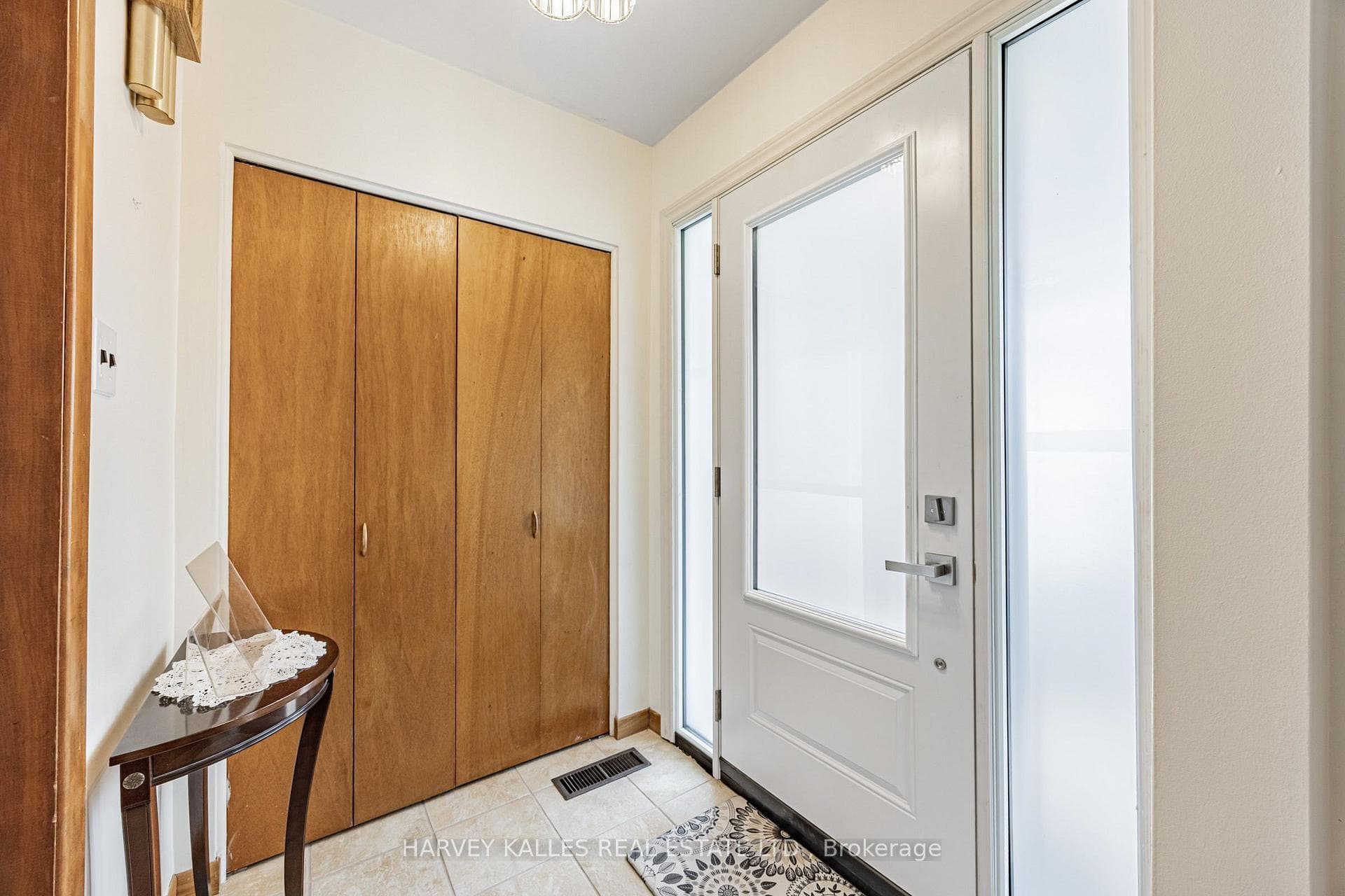 205 Vauxhall Drive photo 4