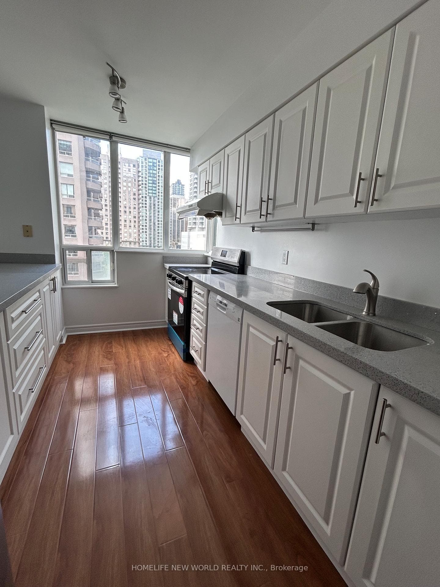 28 Empress Avenue Unit 912 photo 7