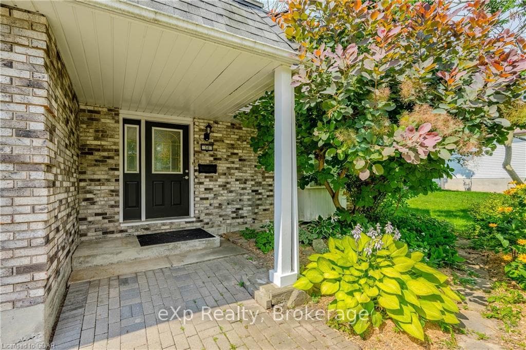30 GATEWAY Drive photo 2