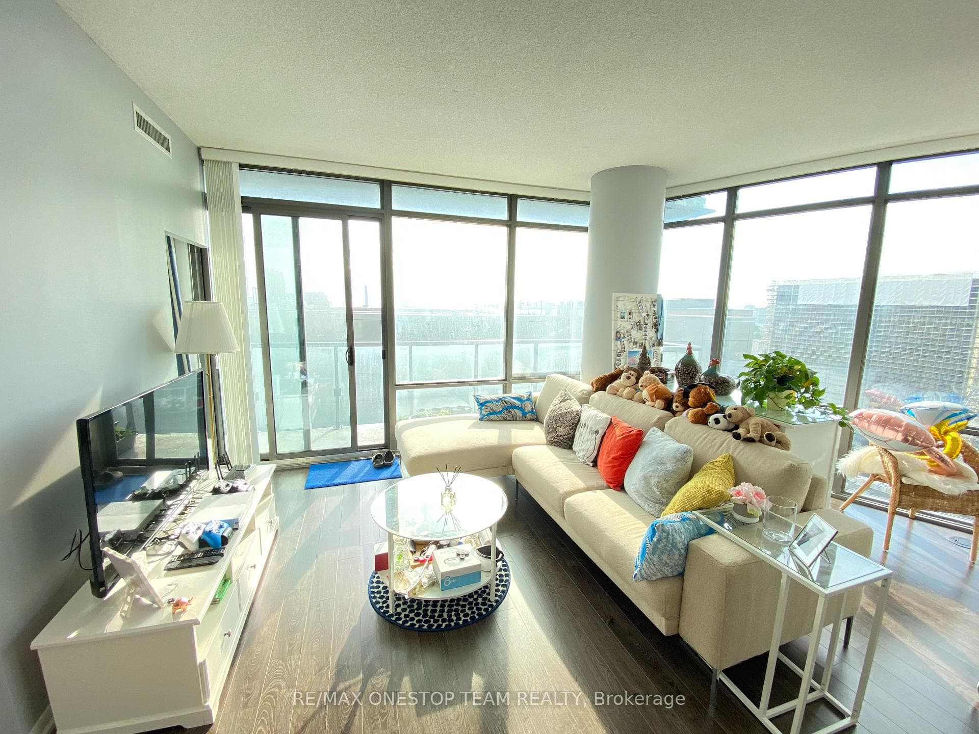 832 Bay Street Unit 1603 photo 2