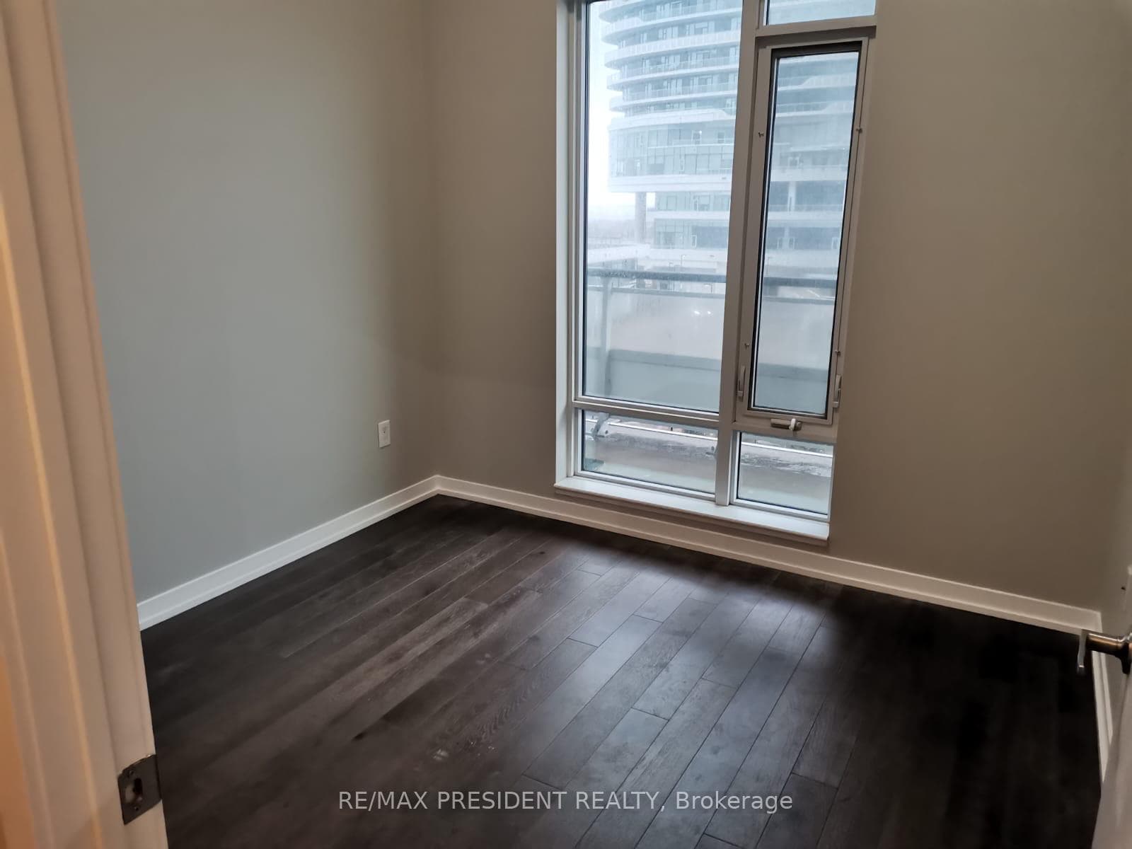 2560 Eglinton Avenue Unit 401 photo 9