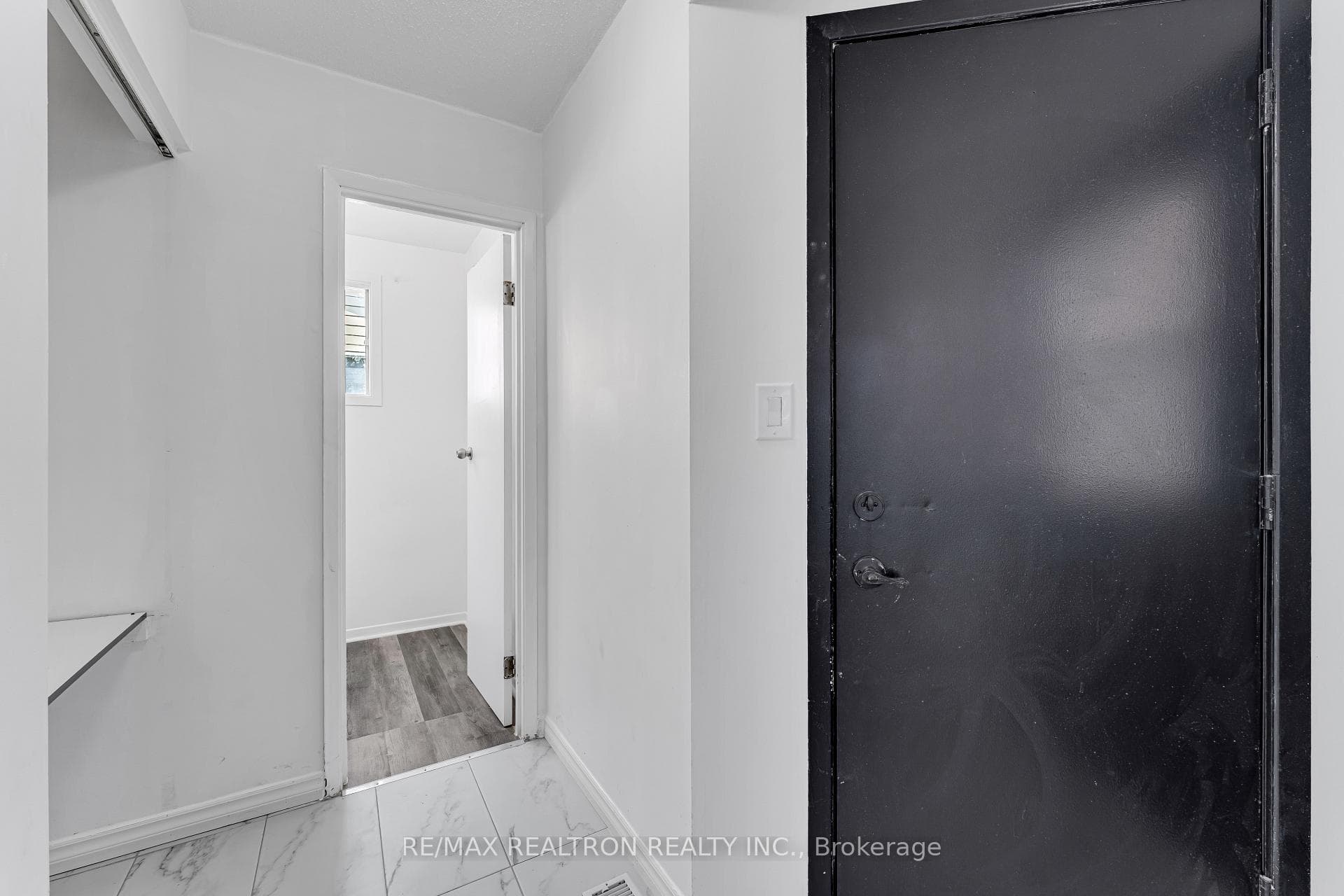 709 Ridley Drive photo 4