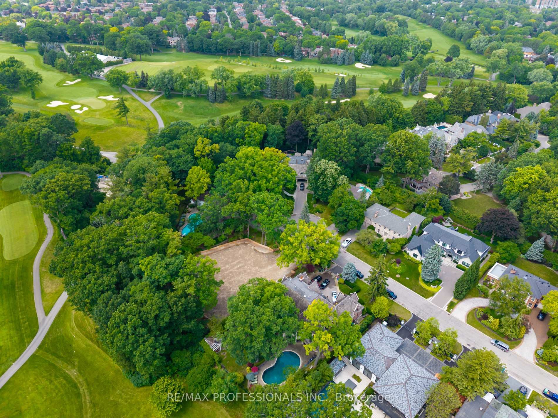 10 Woodmere Court photo 13