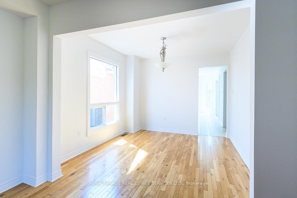 2030 Glenada Crescent photo 8