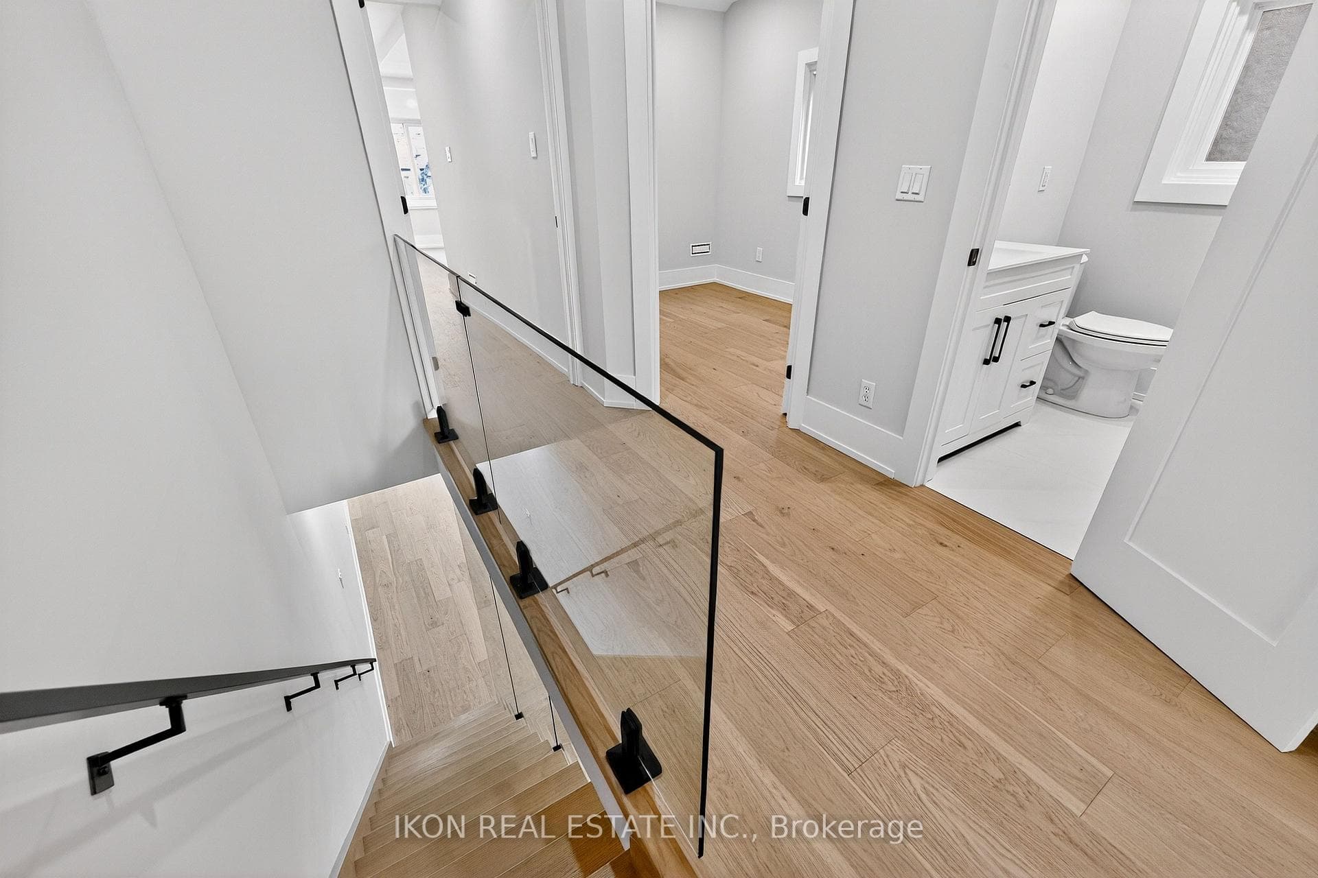 475 Delaware Avenue photo 15