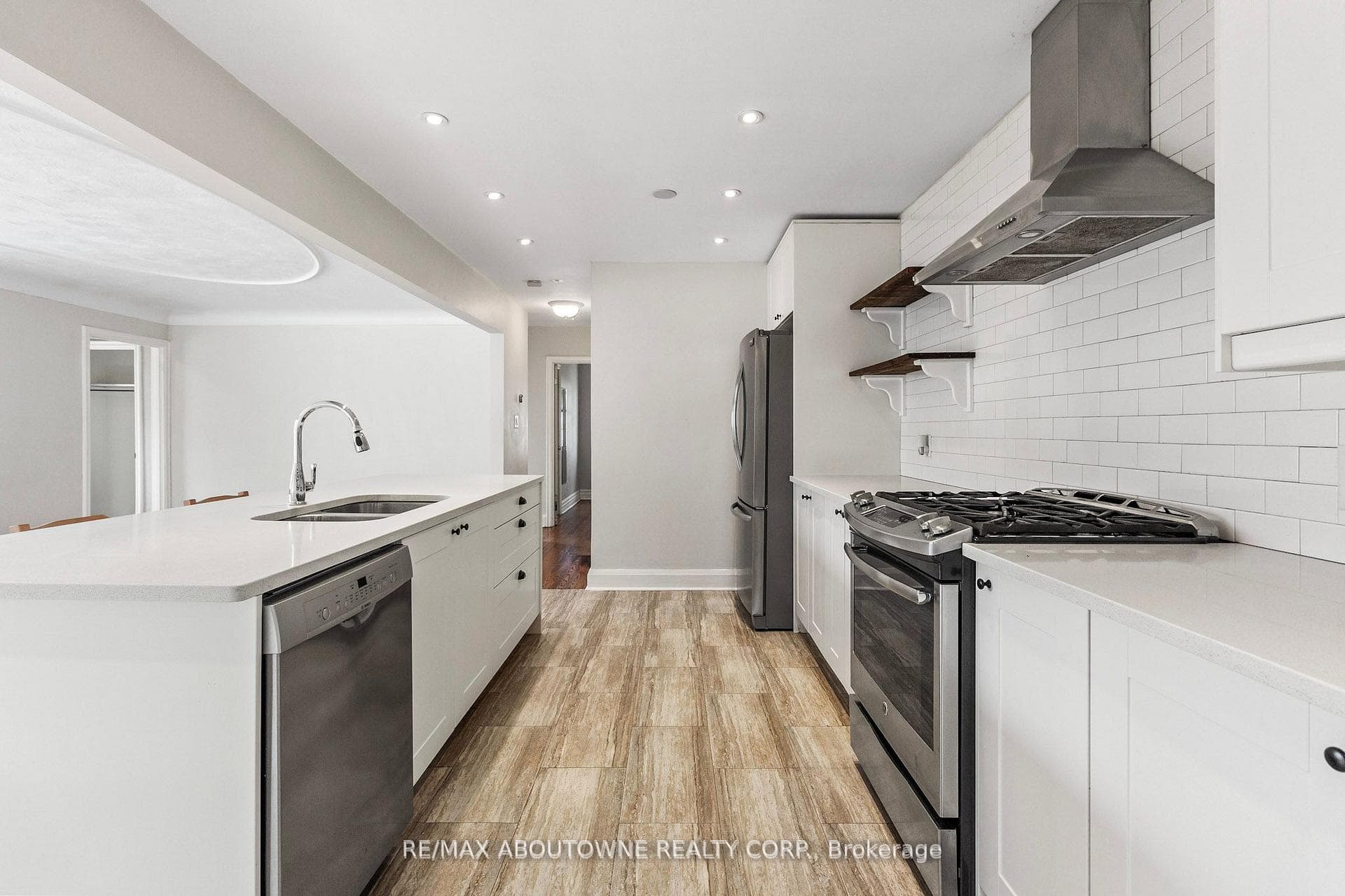 136 Brantdale Avenue photo 10