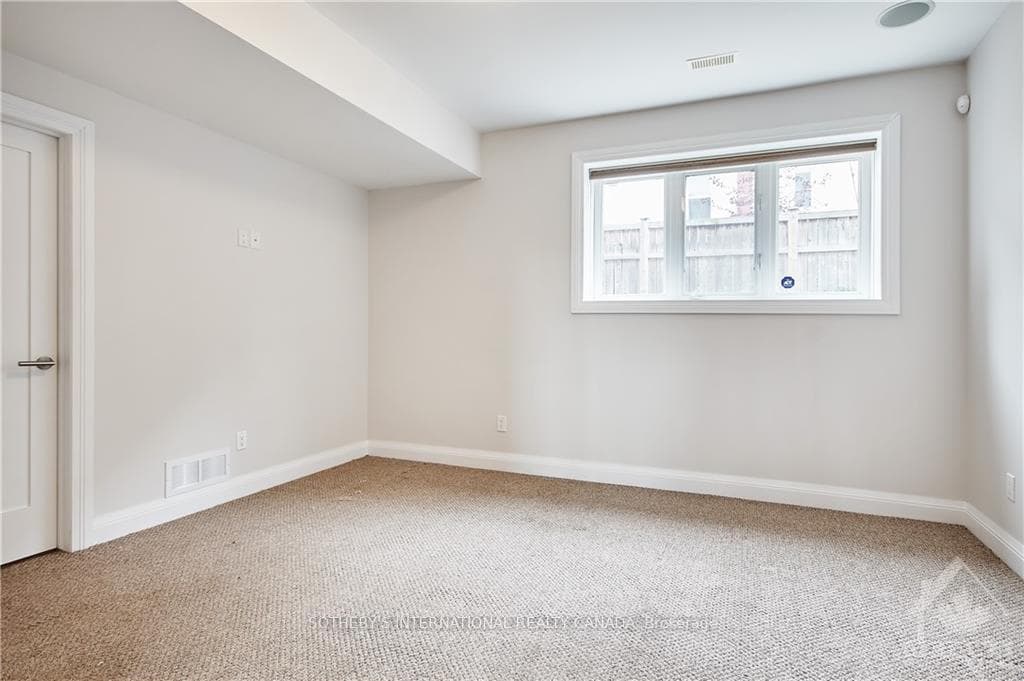 384 BERKLEY Avenue photo 28