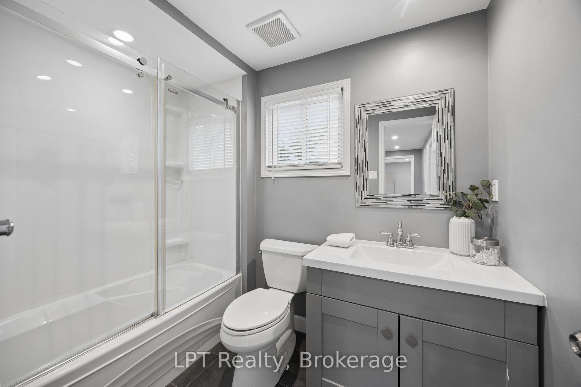 178 Sandringham Drive photo 25