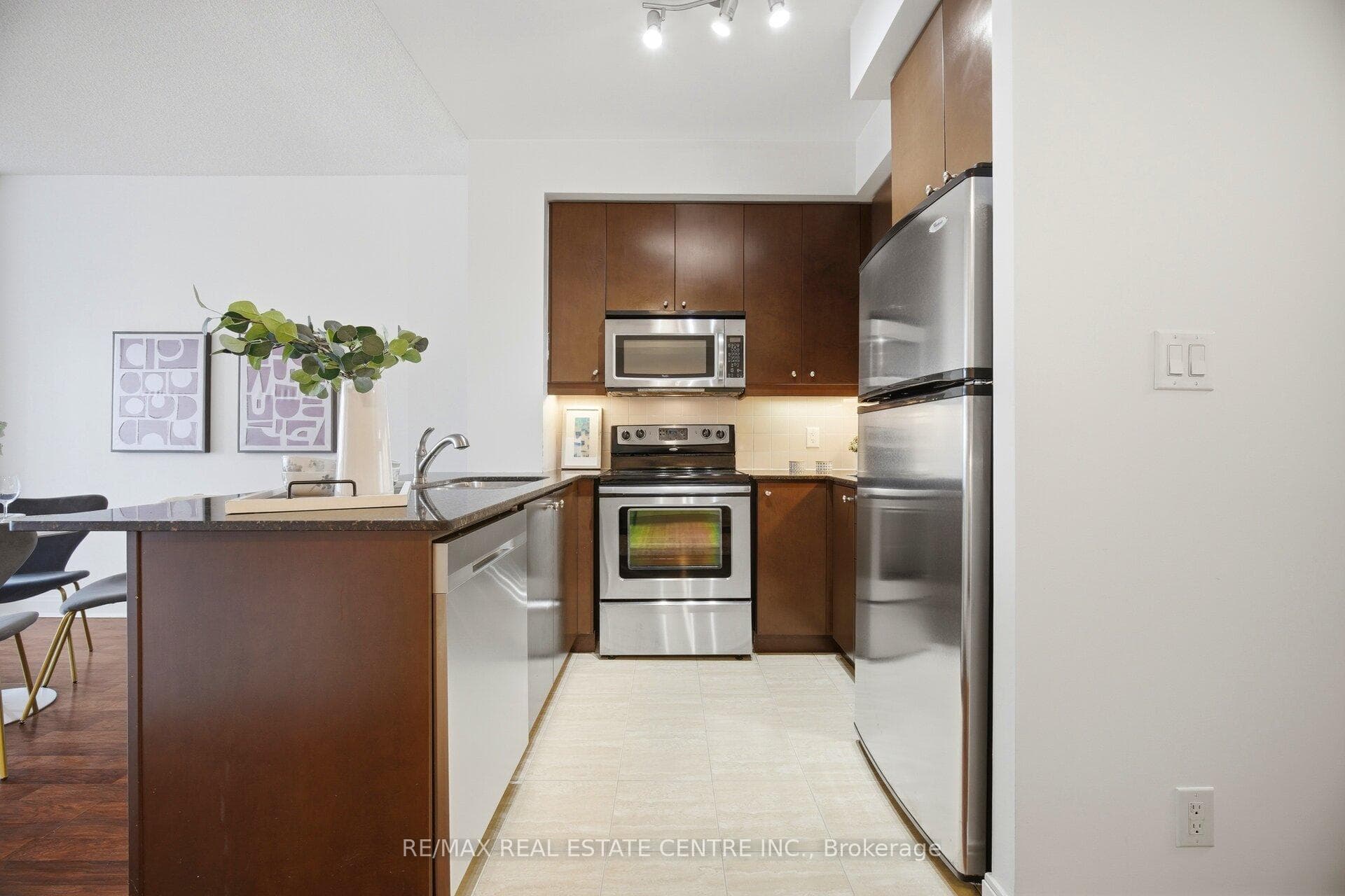50 Absolute Avenue Unit 2401 photo 5