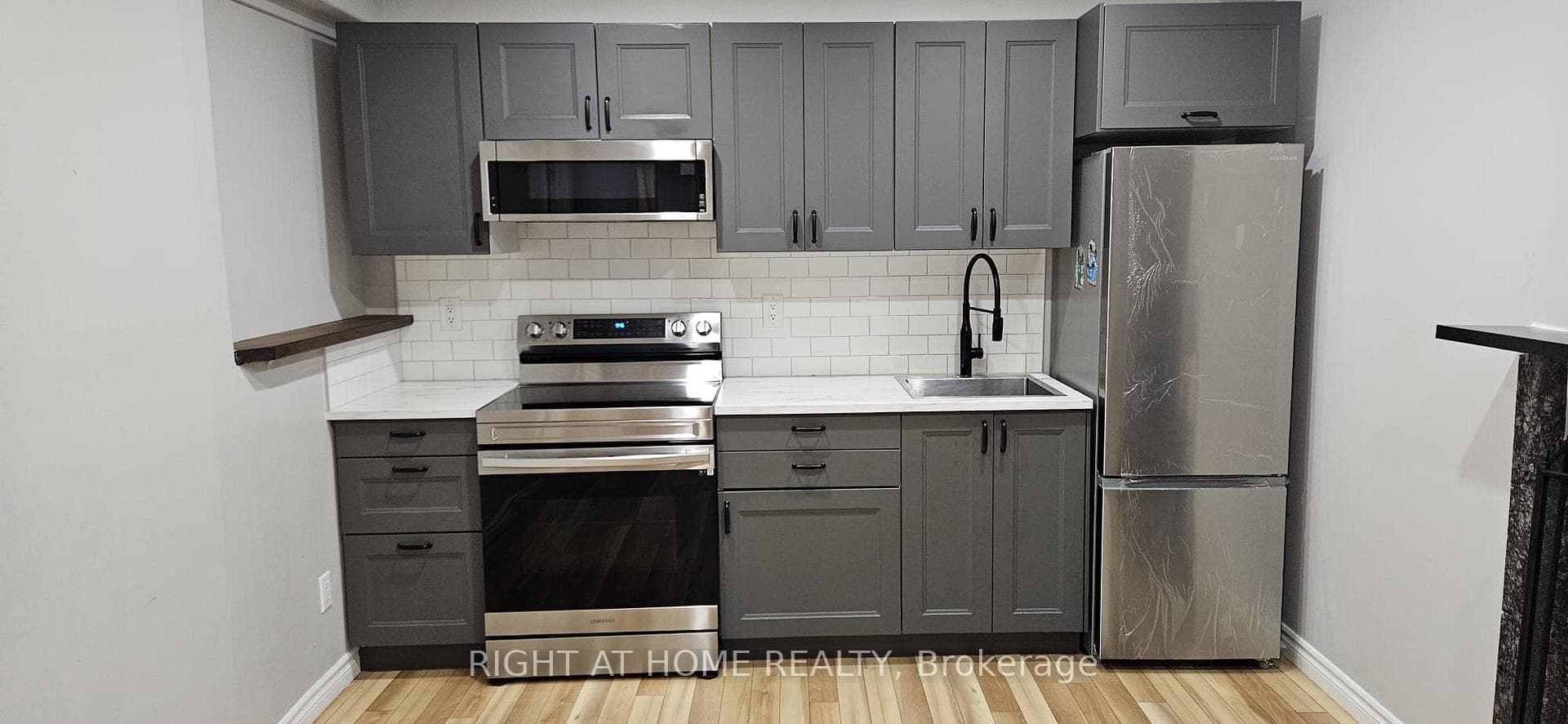 42 Rosenfeld Drive photo 6