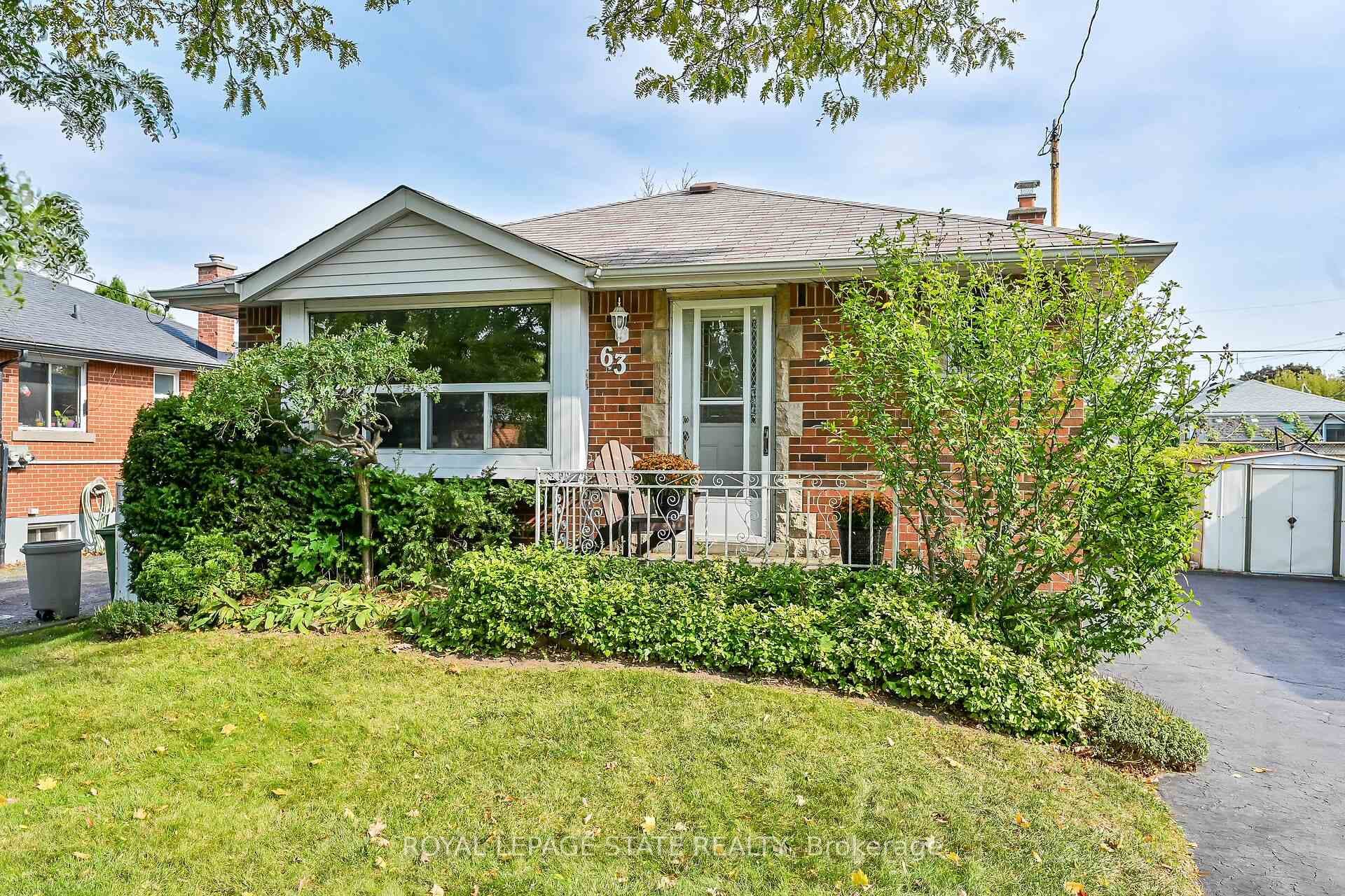 63 Fernwood Crescent photo 1