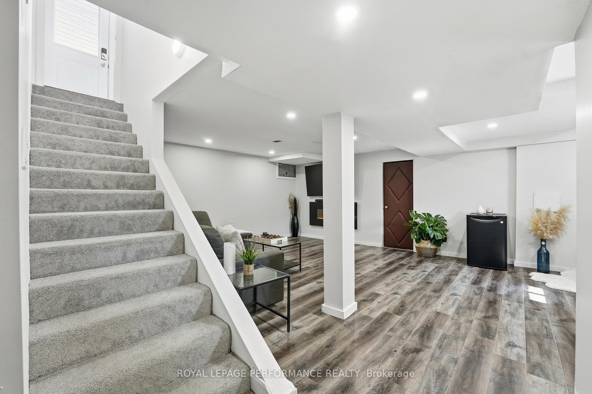 990 Laviolette Street photo 18