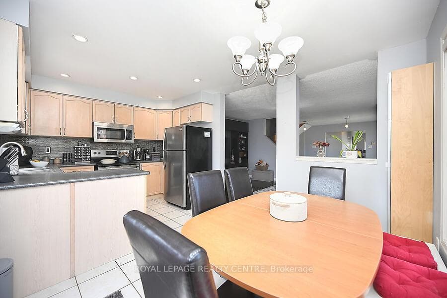 3 Lake Louise Drive photo 10