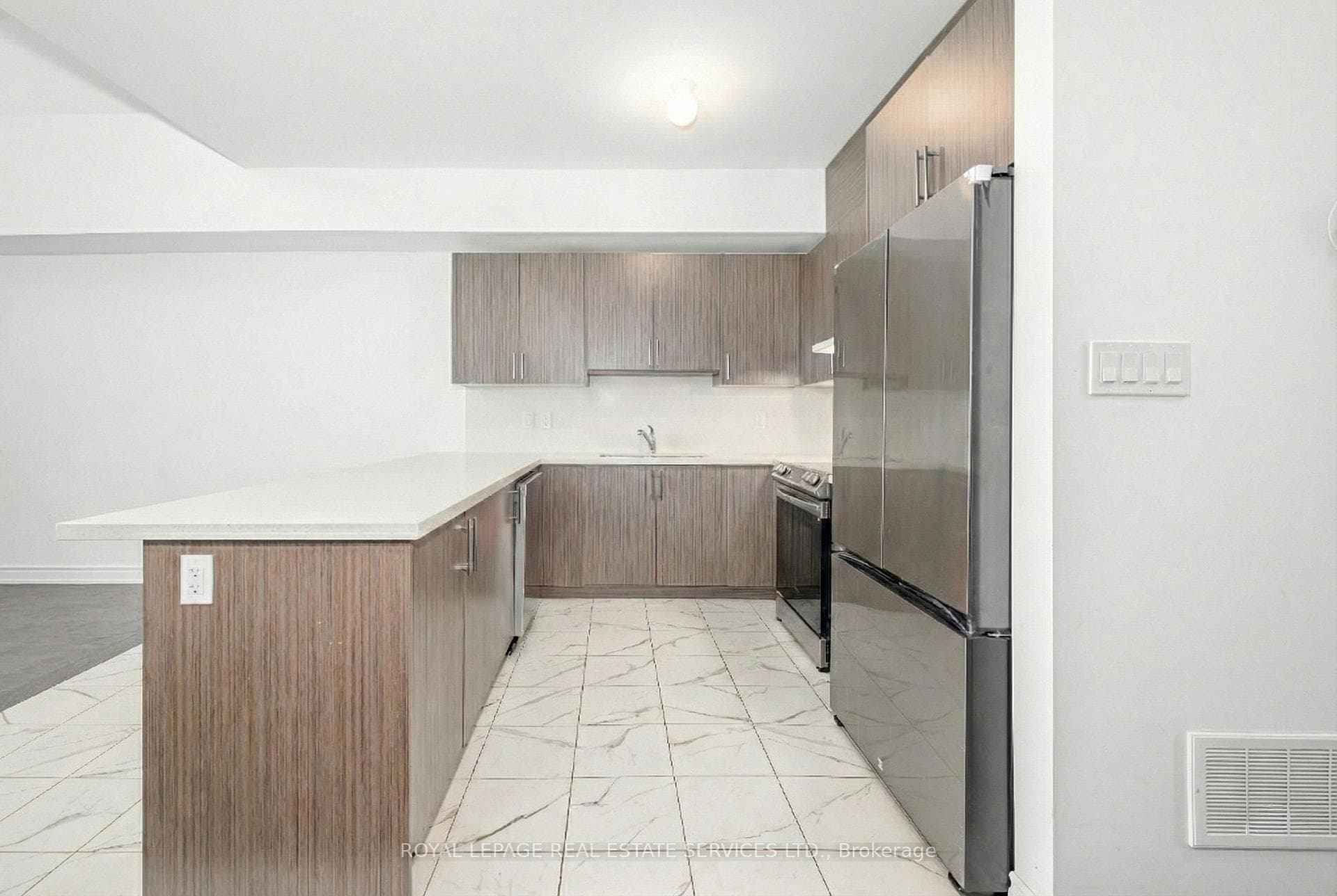 6 Turnberry Court photo 4