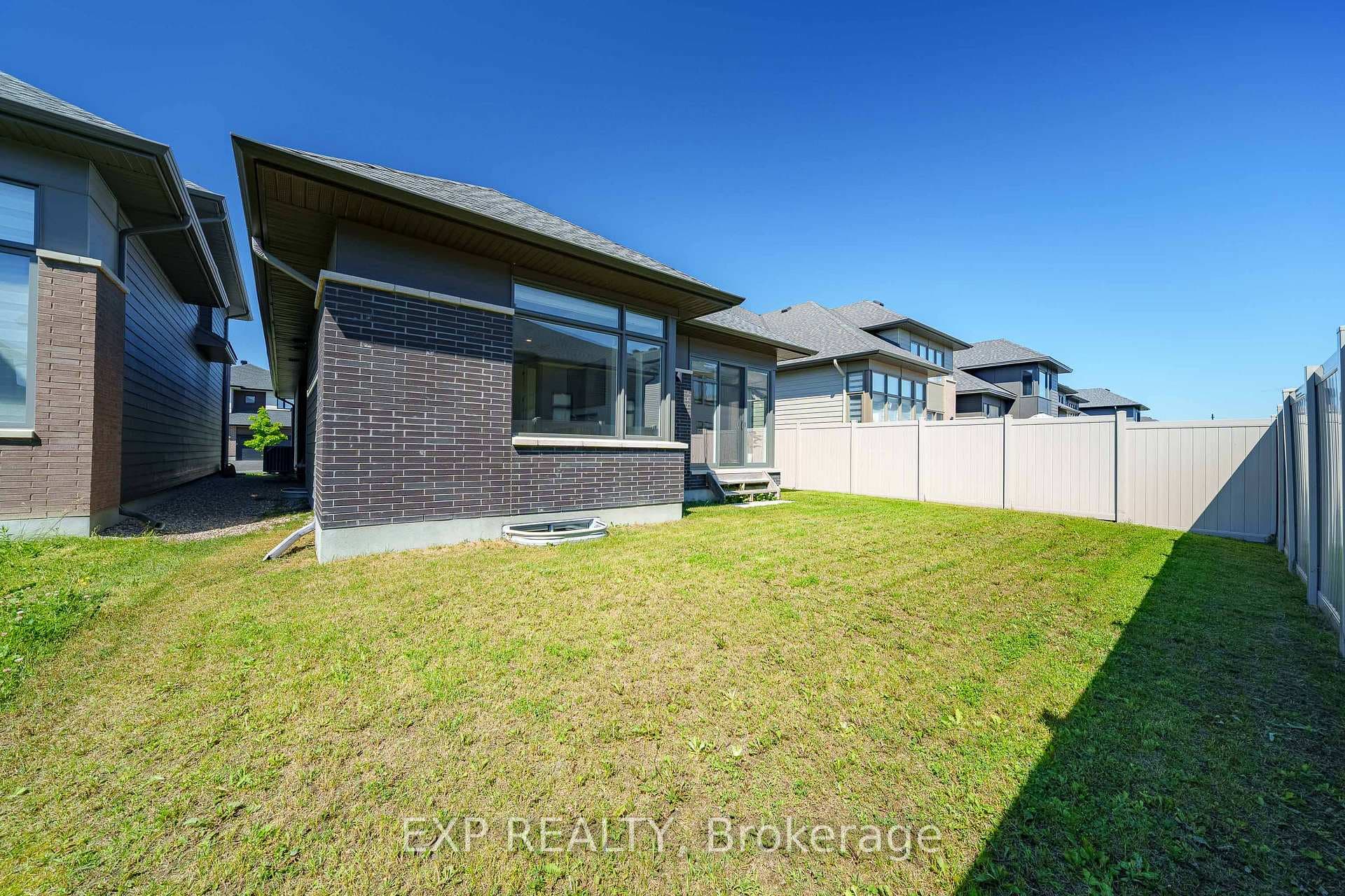 708 Wooler Place photo 38